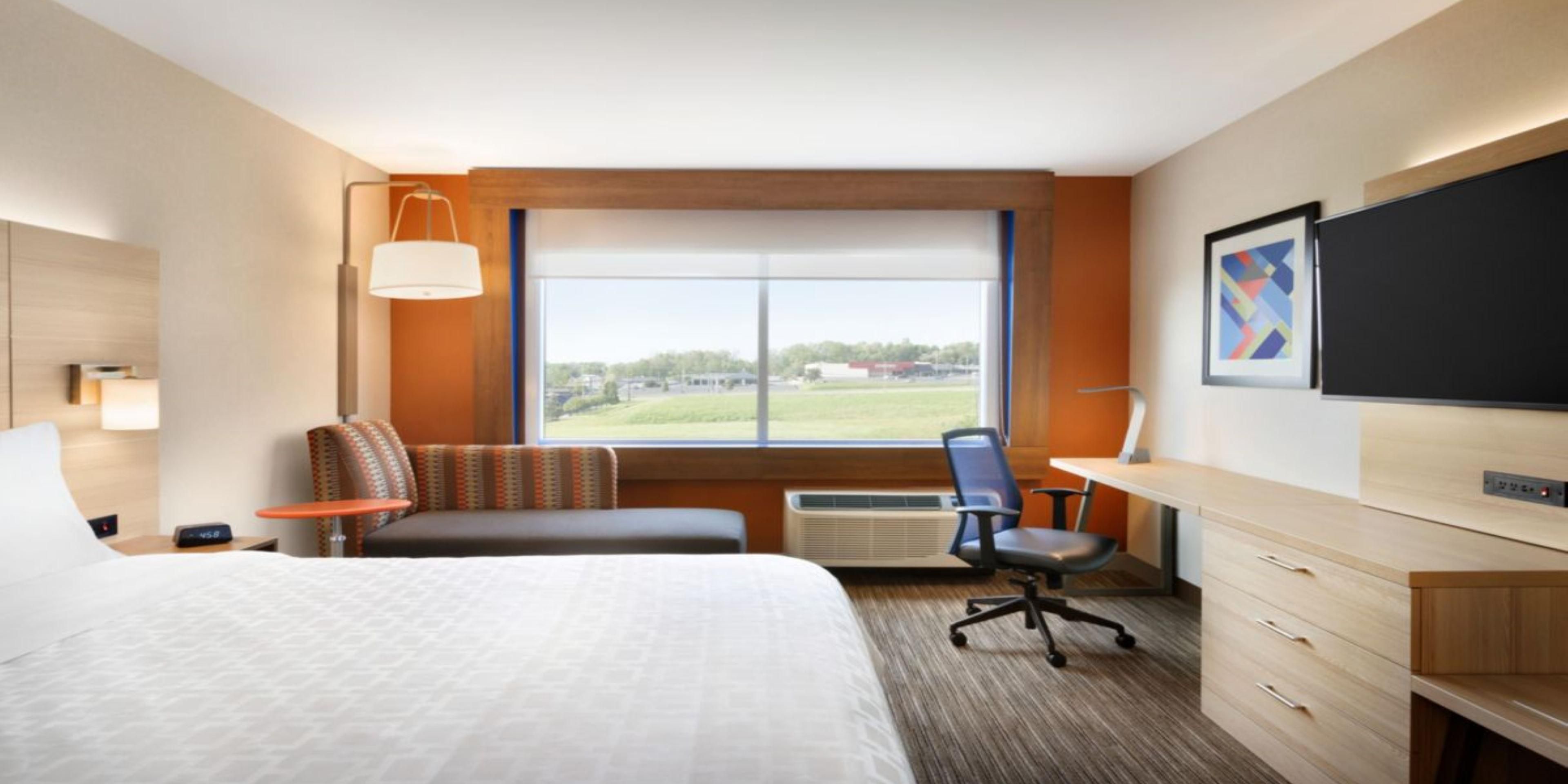 Experience a full and newly renovated property. Vibrant colors and a fresh new look is what you will see when you immediately walk through the doors of Holiday Inn Express Vero Beach-West.
Spacious rooms with modern decor and comfort designed with you in mind! Refresh, relax and renew in our beautiful hotel.