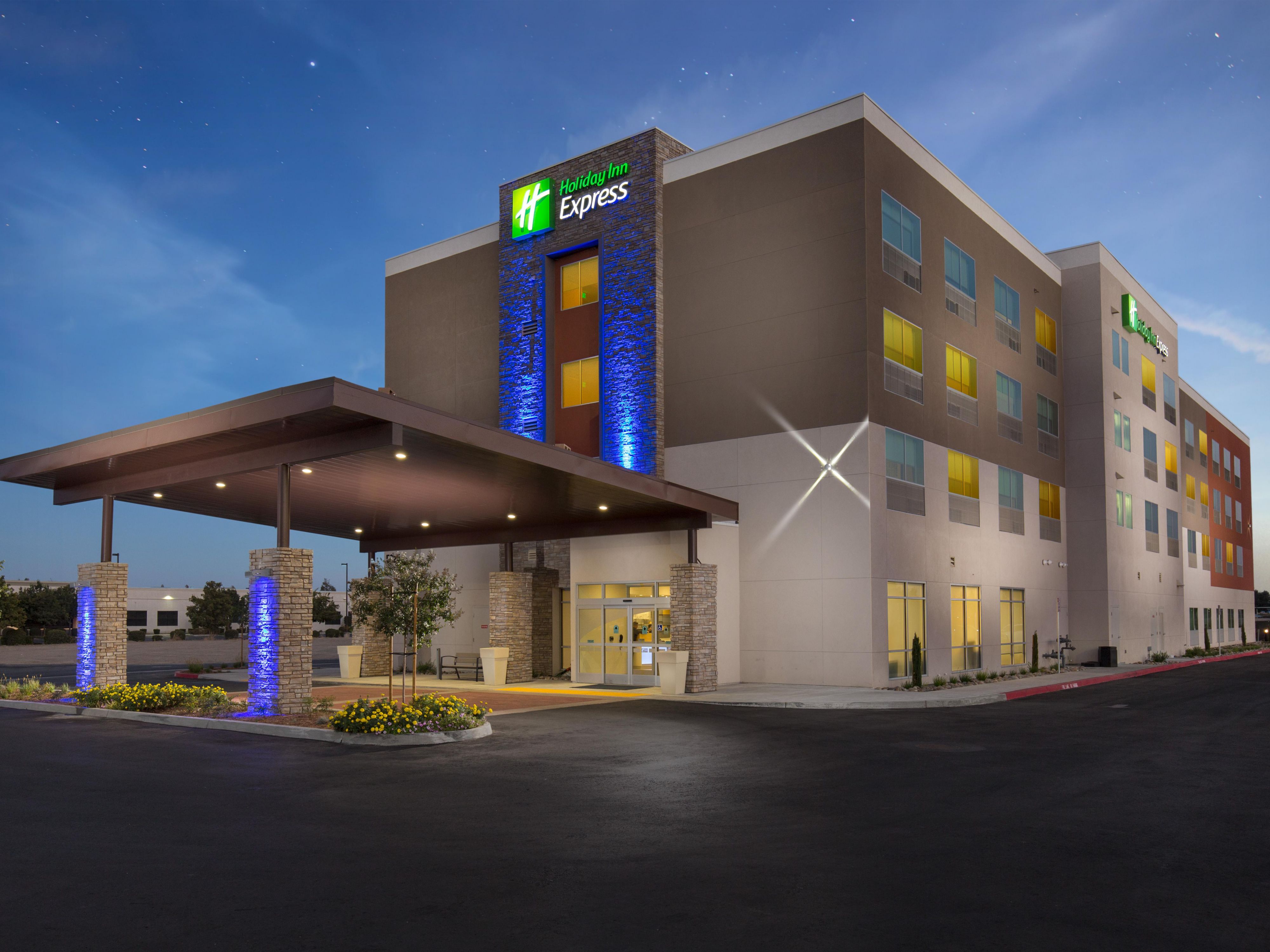 Holiday Inn Express Visalia 5223445566 4x3