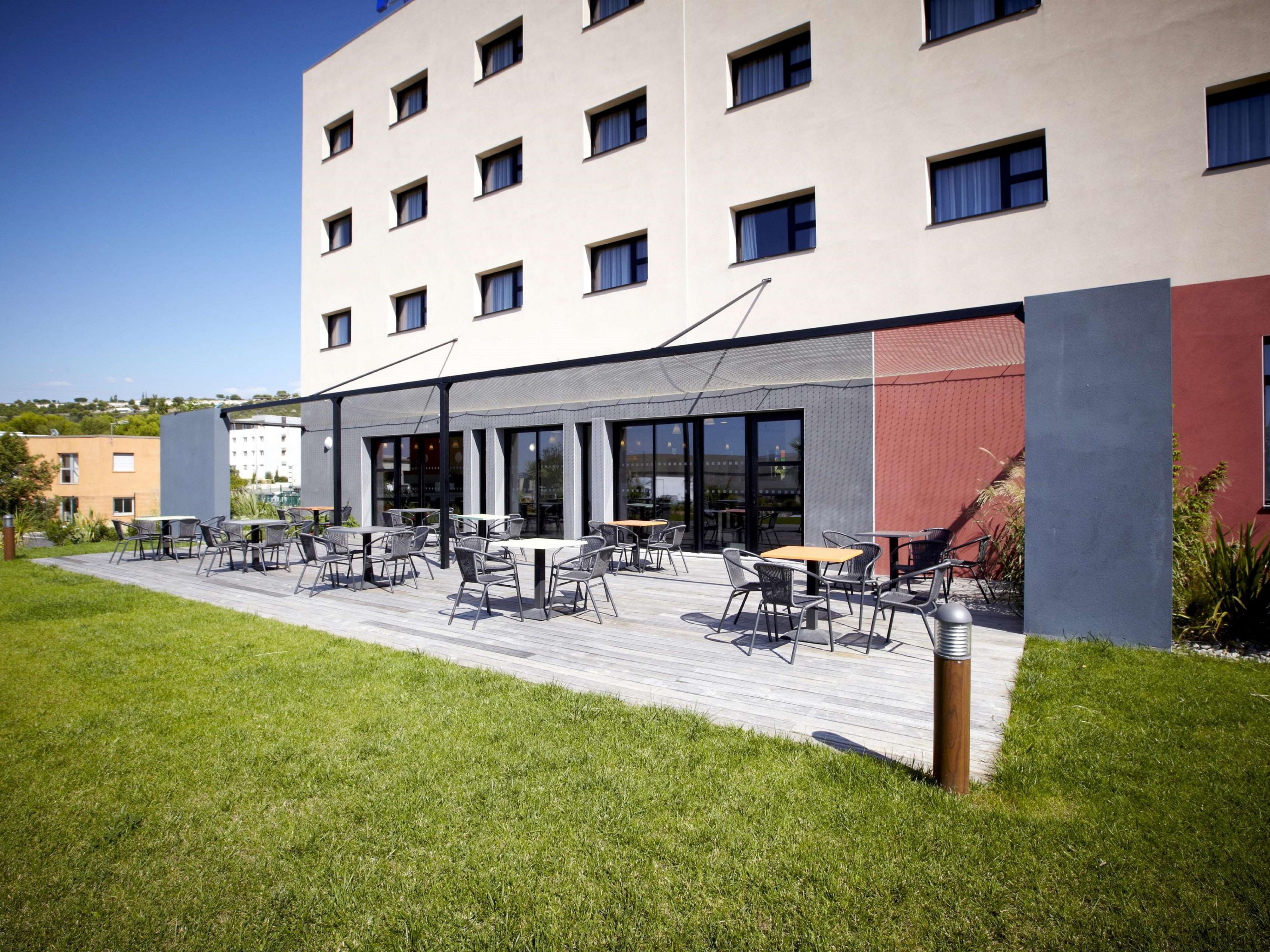 Welcome to Holiday Inn Express Marseille Airport.