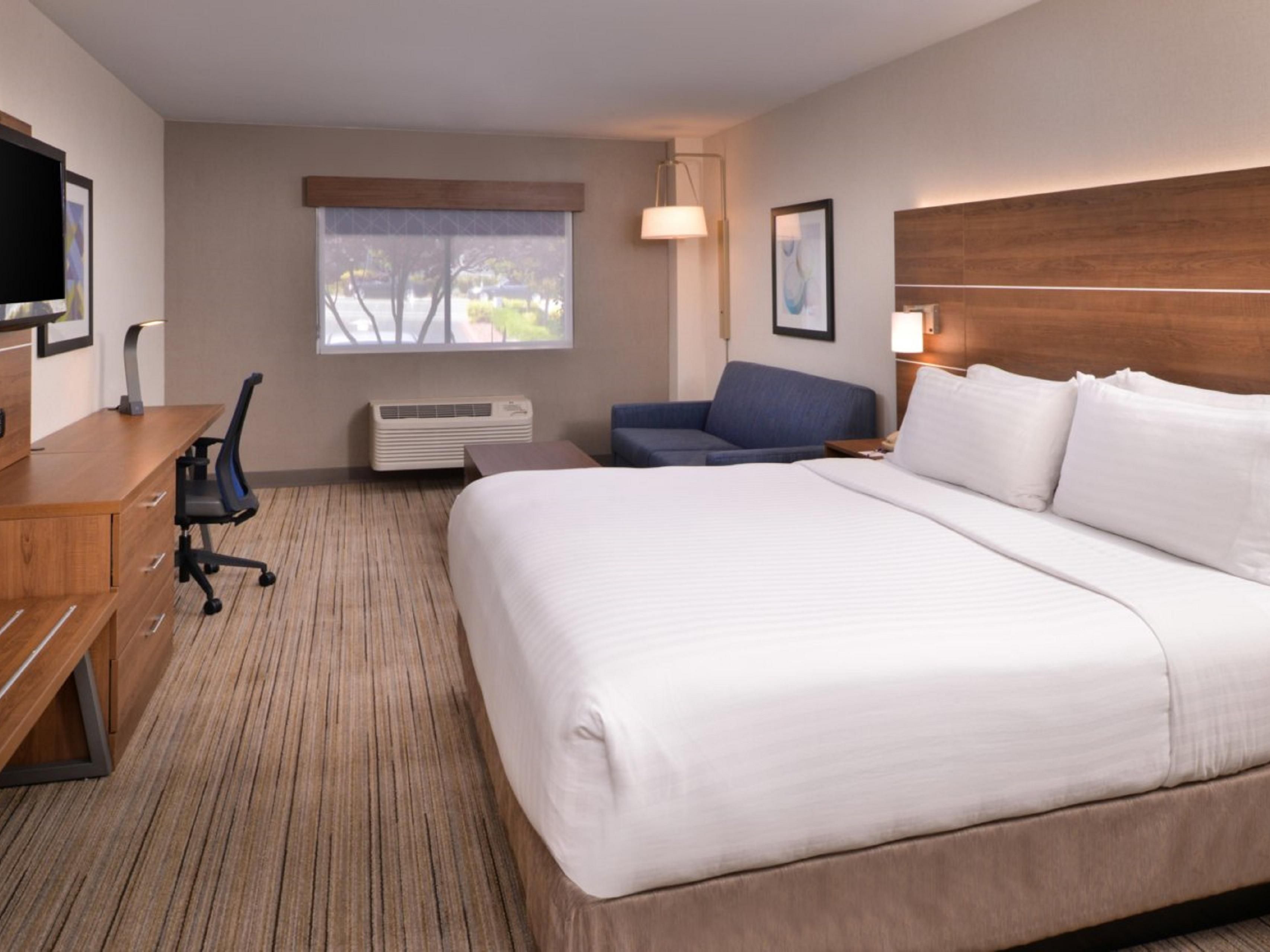 Indulge yourself in our warm, welcoming king guest rooms.
