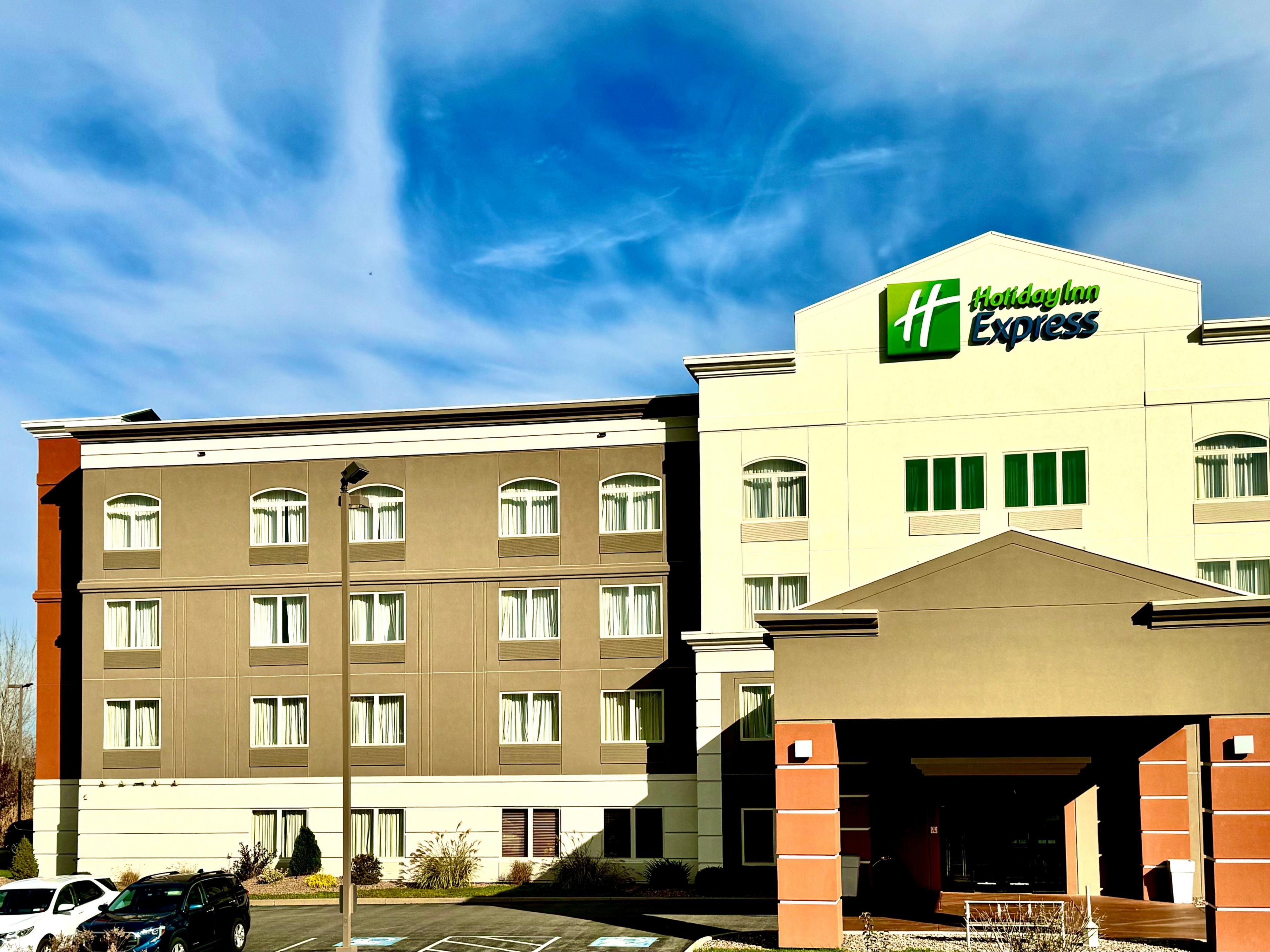 Affordable Hotels near Syracuse University | Holiday Inn Express Syracuse- Fairgrounds