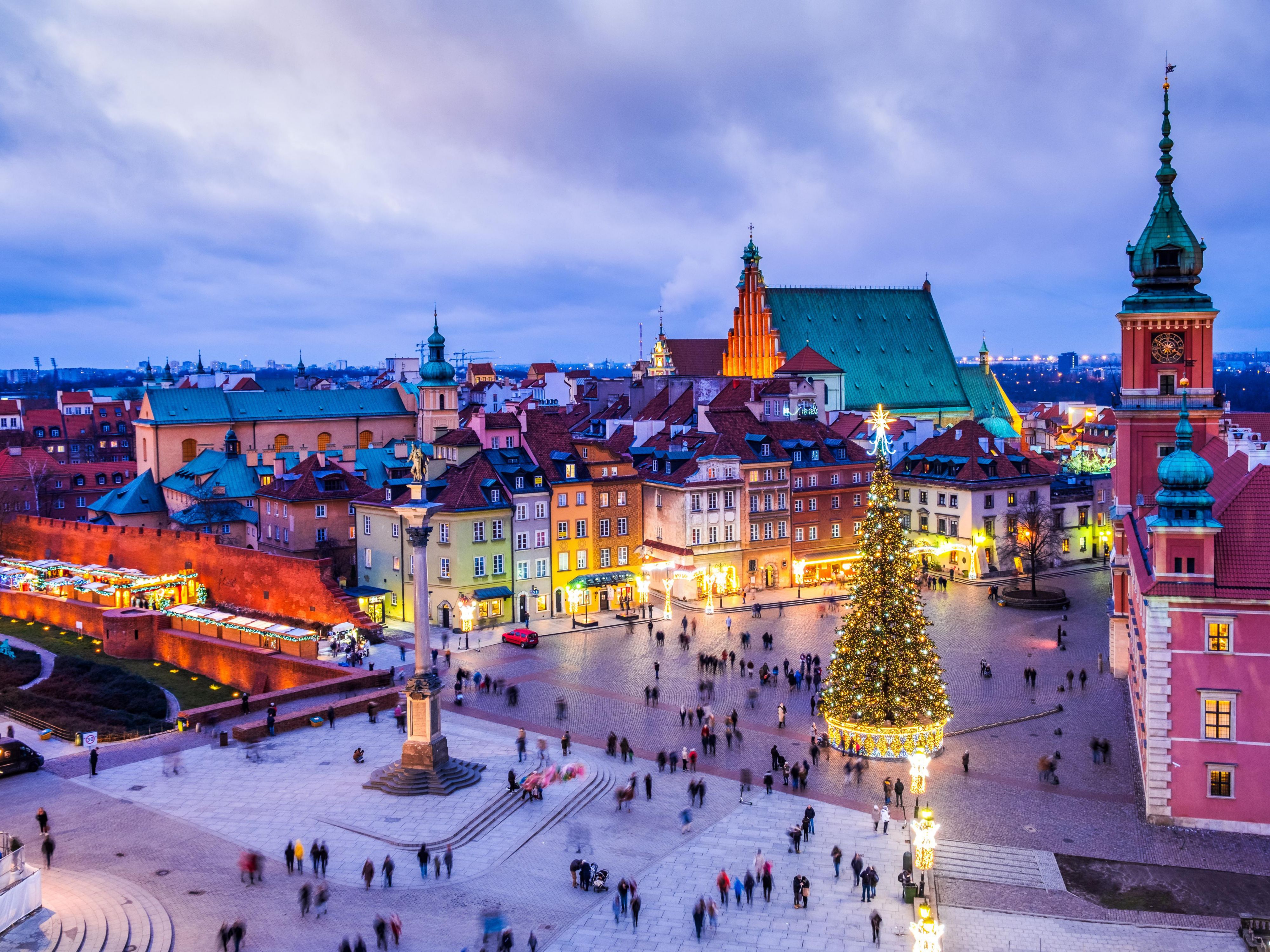 The Christmas Market in Warsaw transforms the Old Town into a festive, illuminated wonderland filled with wooden stalls and seasonal decorations. Visitors can enjoy traditional Polish food, hot mulled wine, and unique handmade gifts. With music, carols, and family-friendly attractions, the market captures the warm magic of the holiday season.