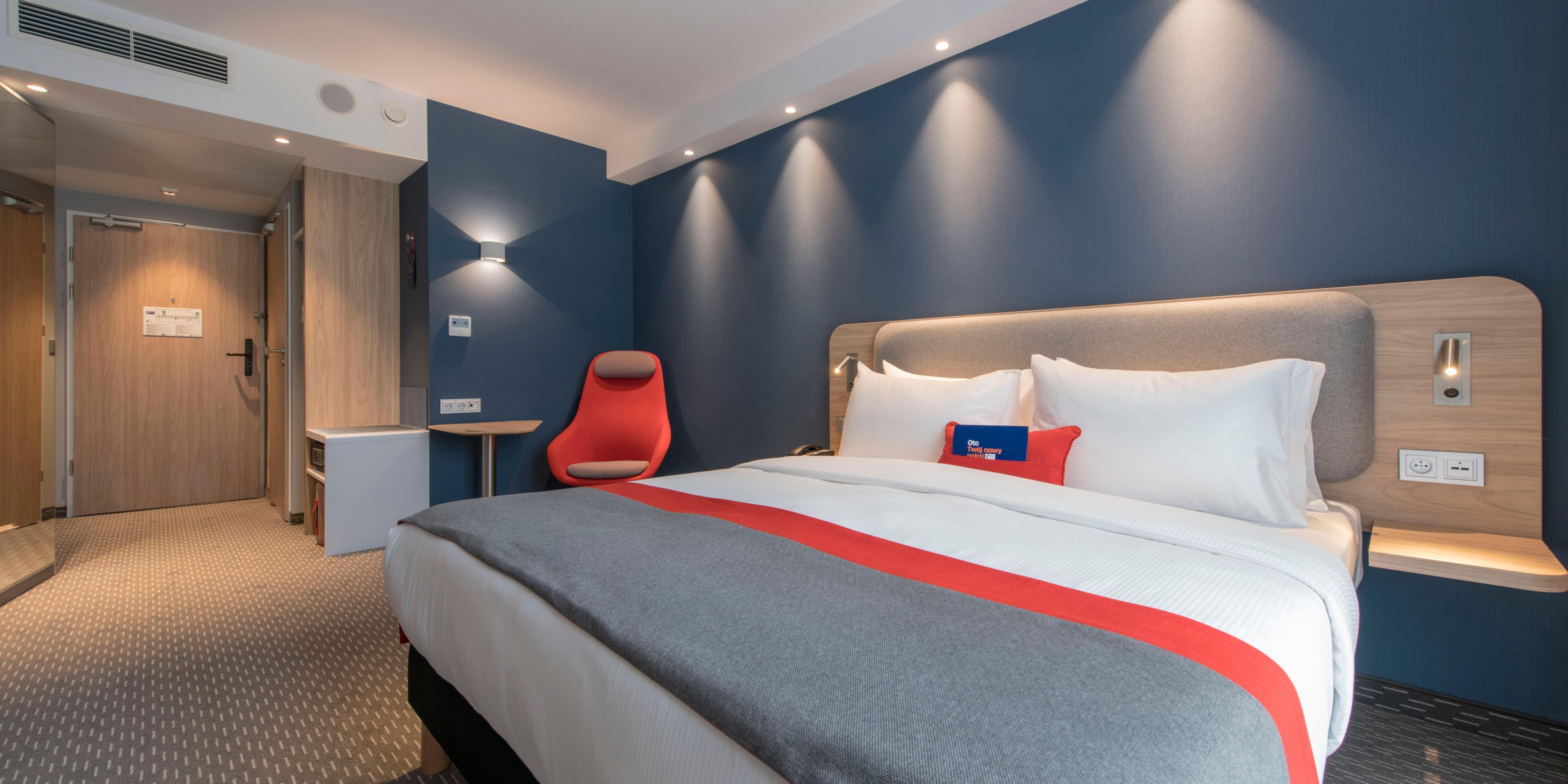 During the pandemic, the health and safety of our Guests and Employees are our top priority. Following the IHG® Clean Promise, we're committed to the highest levels of cleanliness. Our IHG® Way of Clean includes deep cleaning with the best hospital-grade disinfectants. Stay safe with us!
