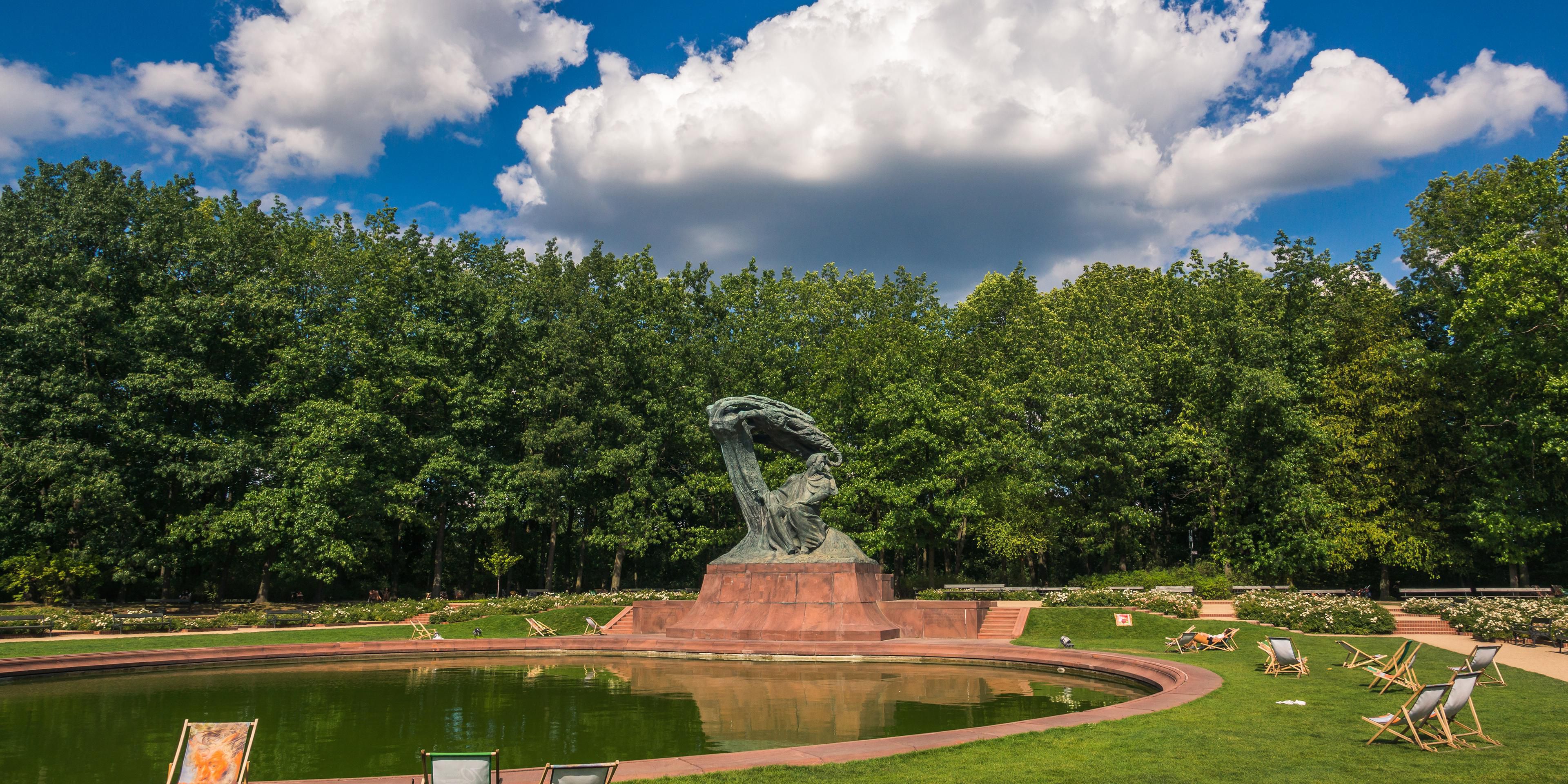 Enjoy the open air concert in the famous Lazienki Park. Summer recitals will take place every Sunday at 12.00 and 16.00. You will hear pianists of worldwide renown, including outstanding musicians of the younger generation.
The admission is free.