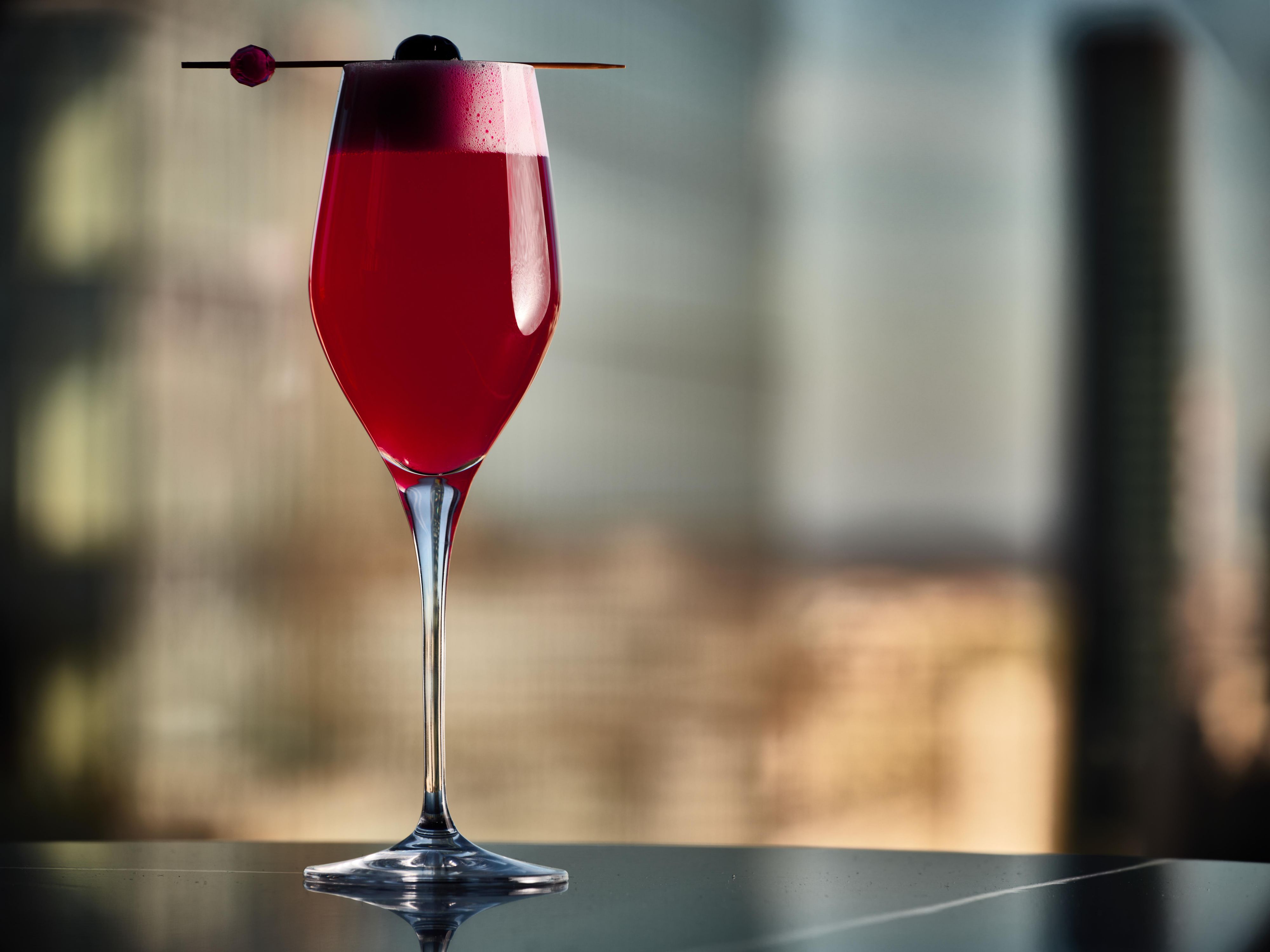With an outside terrace and world-class bartenders, located on the 21st floor overlooking the centre of Warsaw, The Roof Bar is an excellent place for your meeting with friends, a casual drink, or a corporate event. Enjoy best-in-class cocktails, light snacks, and nice live music.