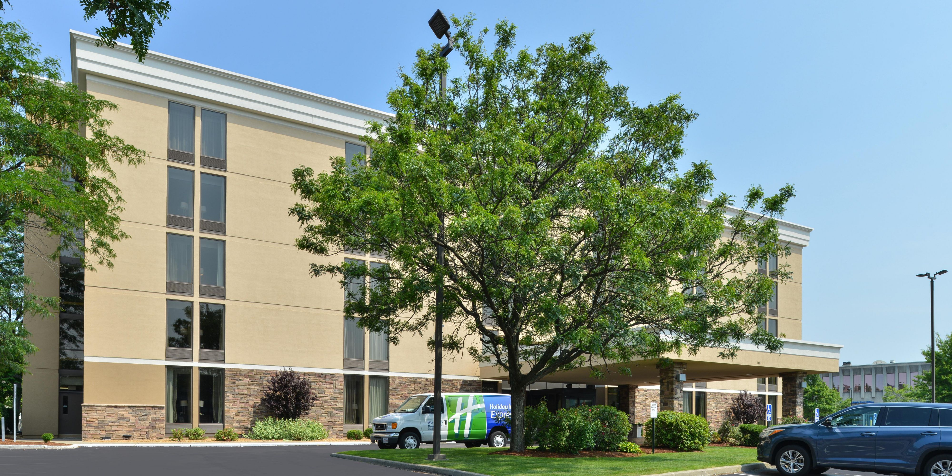 Hotels In Worcester Ma Near Dcu Center Holiday Inn Express Worcester Downtown