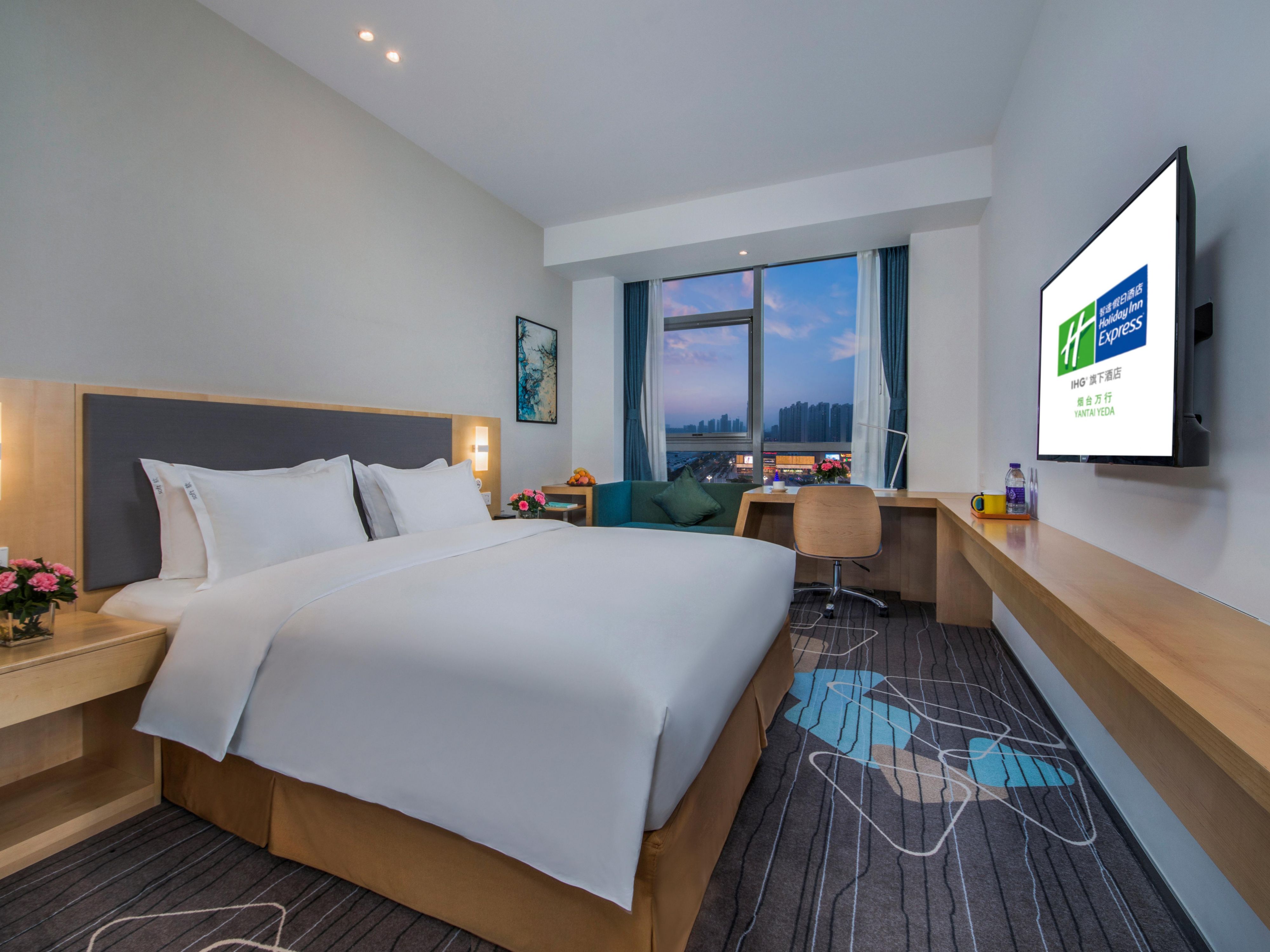 Hotel nearby Wanda Plaza of Huang bohai new aera.Holiday Inn Express