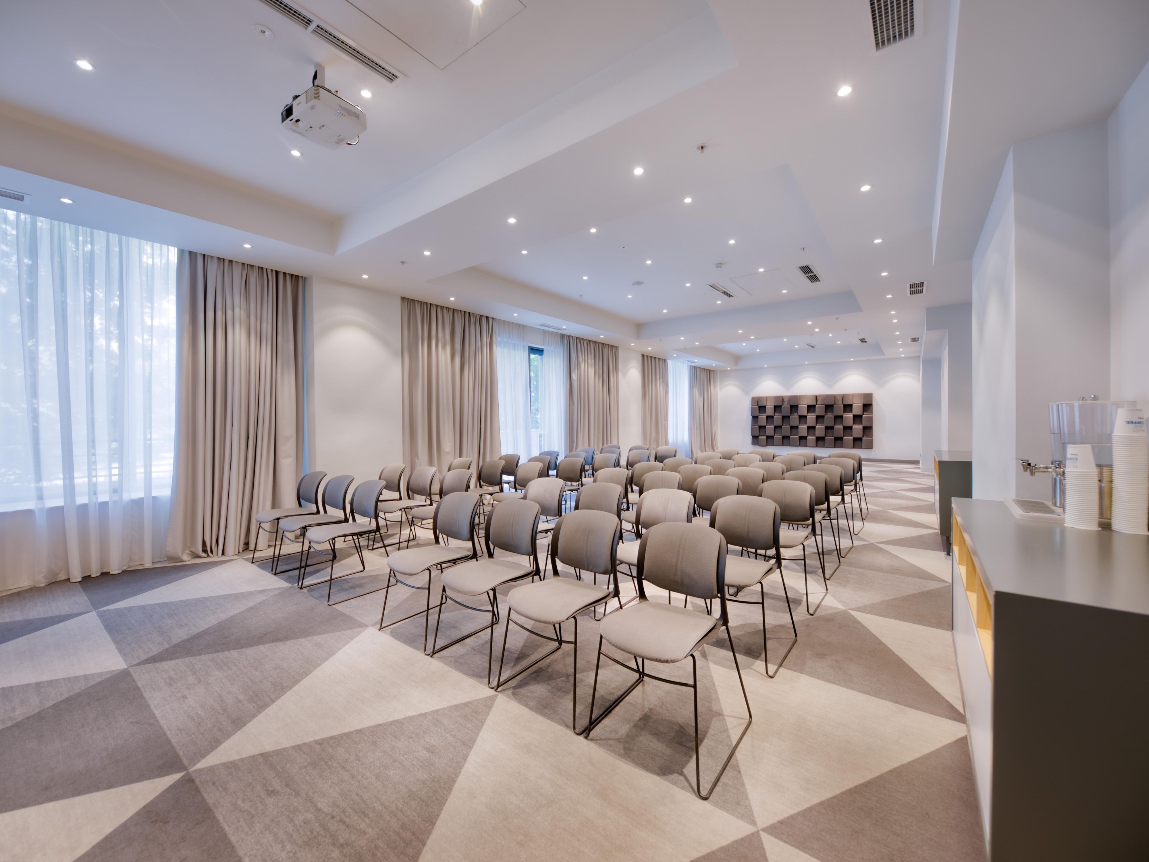 Organize your meetings and conferences in our 120 sqm modern meeting venue which can host up to 120 people. It is equipped with all the necessary equipment including HD projector and sound system with wireless microphones. It offers various arrangements to meet your needs. Go out of the hall and have the best coffee break, lunch or dinner.