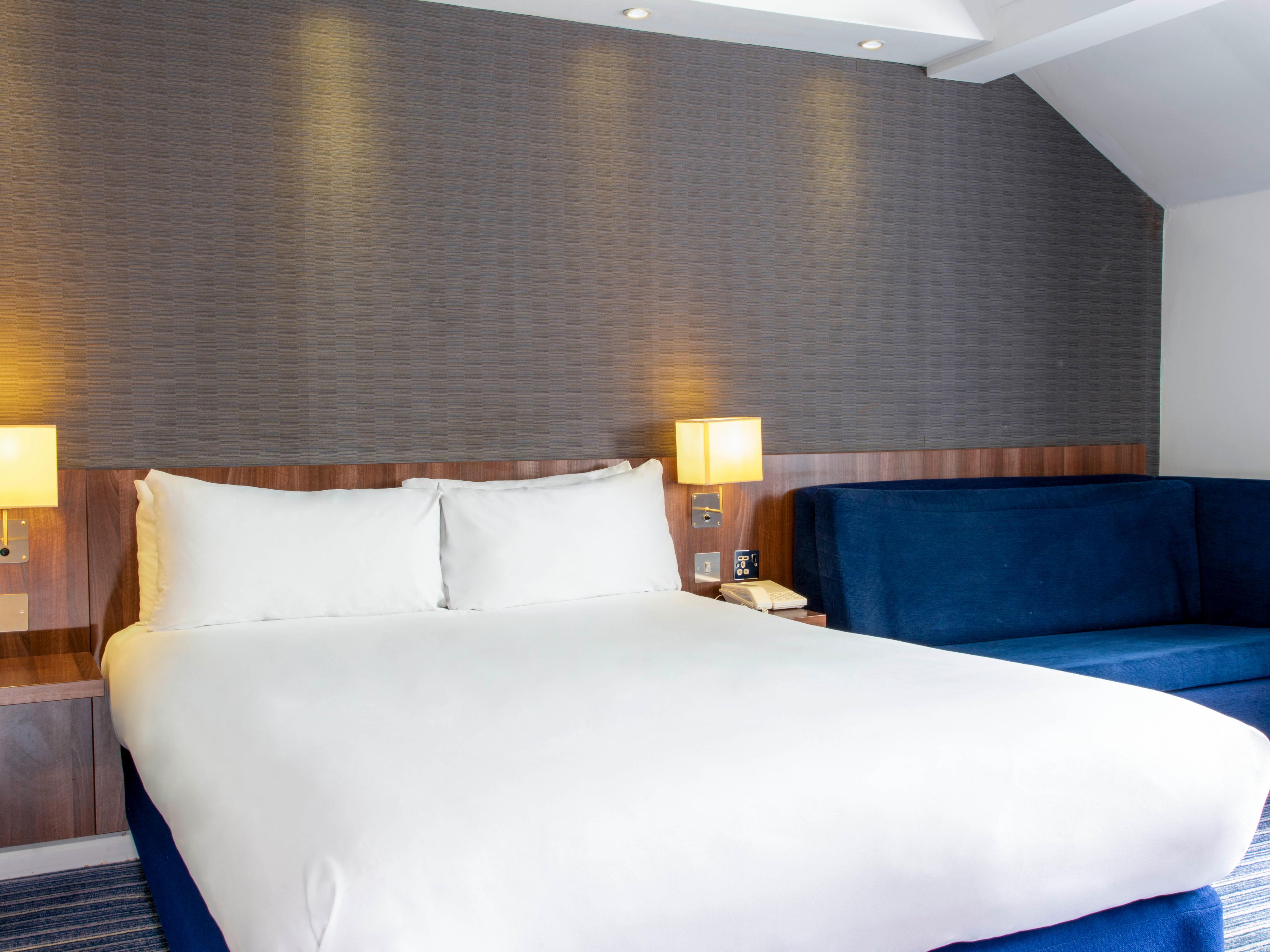 Rooms & Suites