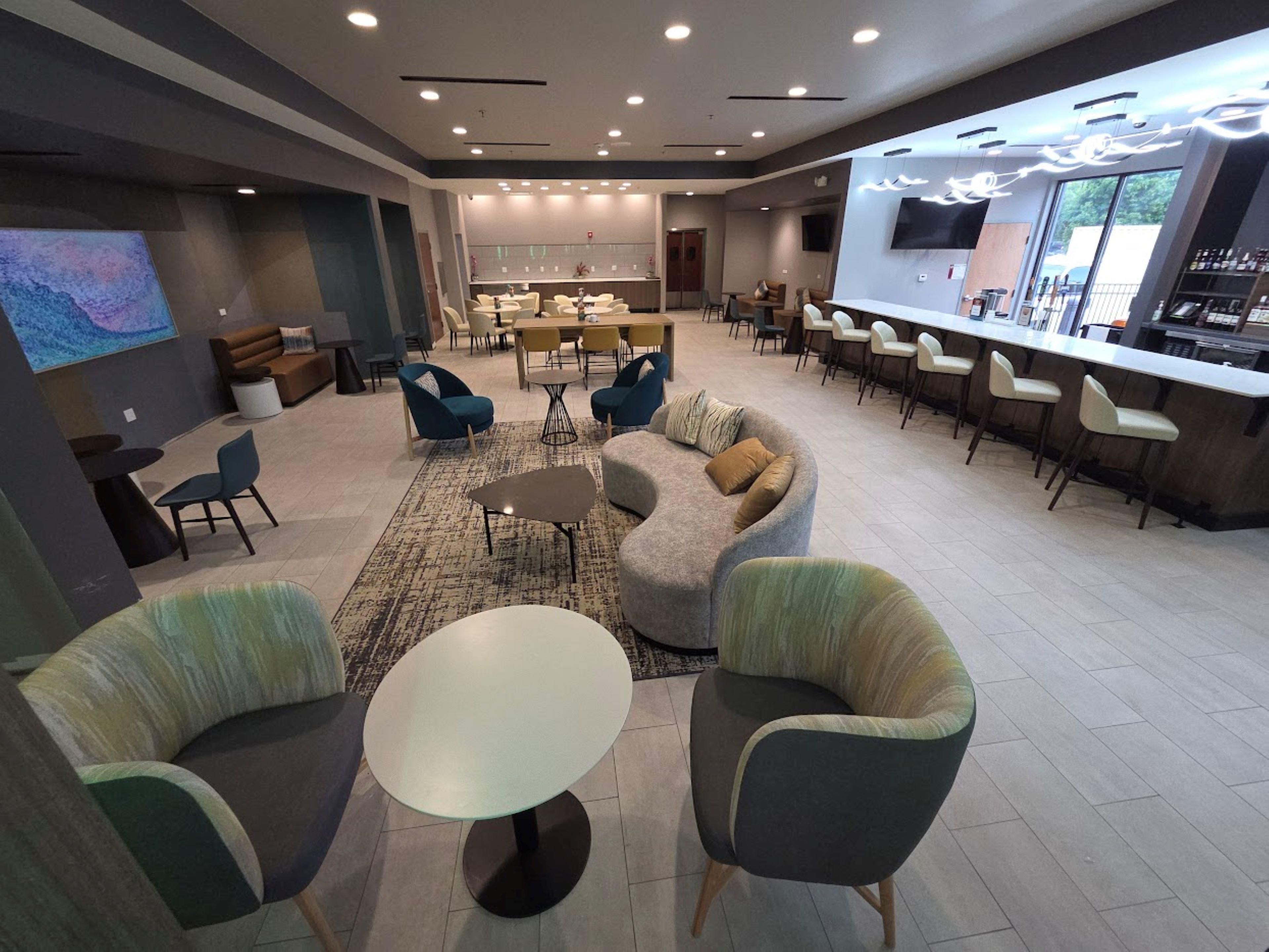 At our newly renovated hotel, we’re raising the bar—literally.
Join us Monday through Thursday from 5:30 PM to 7:30 PM in our full-service restaurant.
Enjoy one complimentary drink per guest per day, along with a rotating selection of free appetizers.
Unwind, connect, and make the most of your stay in a space designed for comfort and good times.