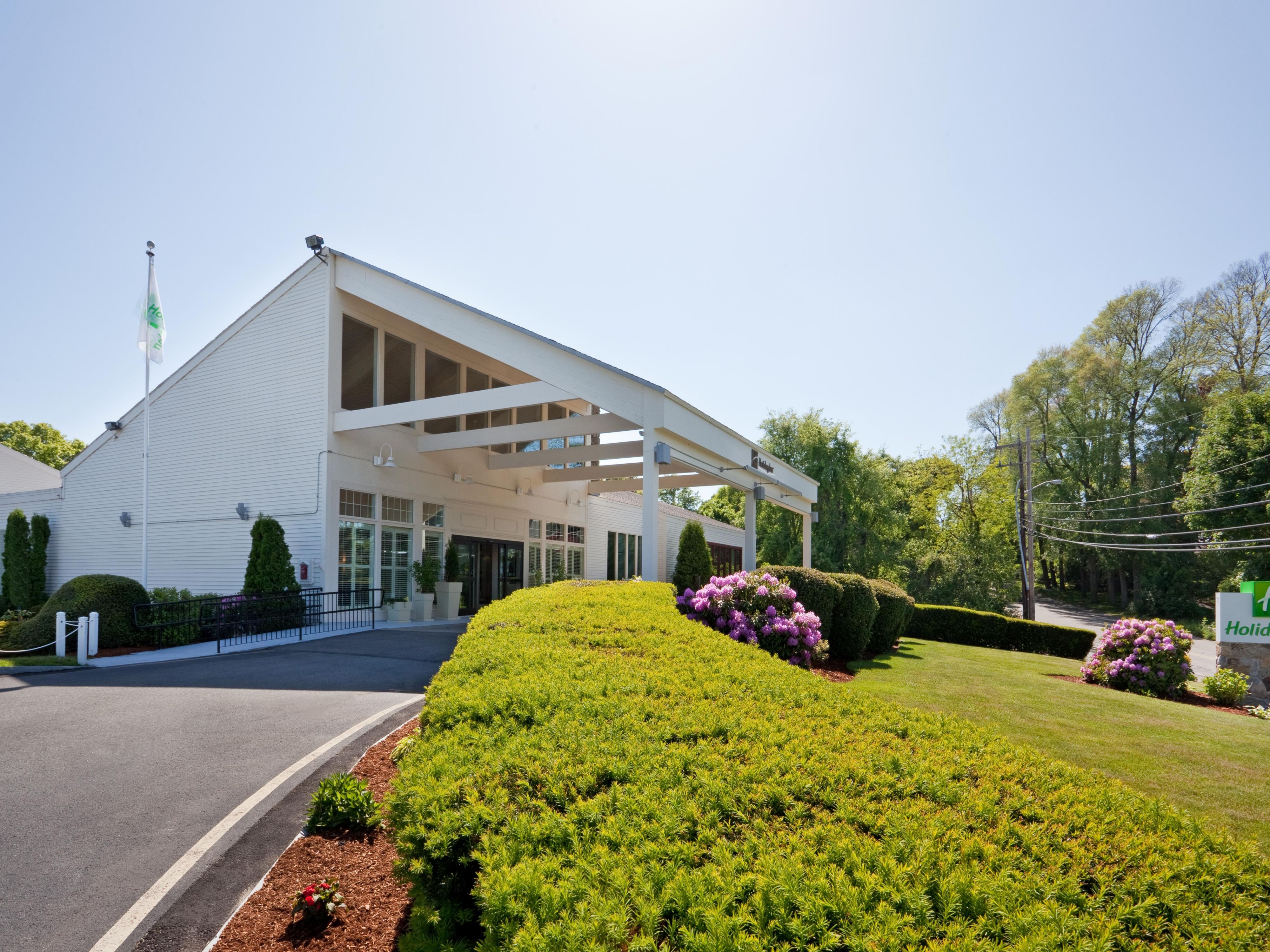 Full-service Falmouth, Cape Cod hotel with onsite restaurant