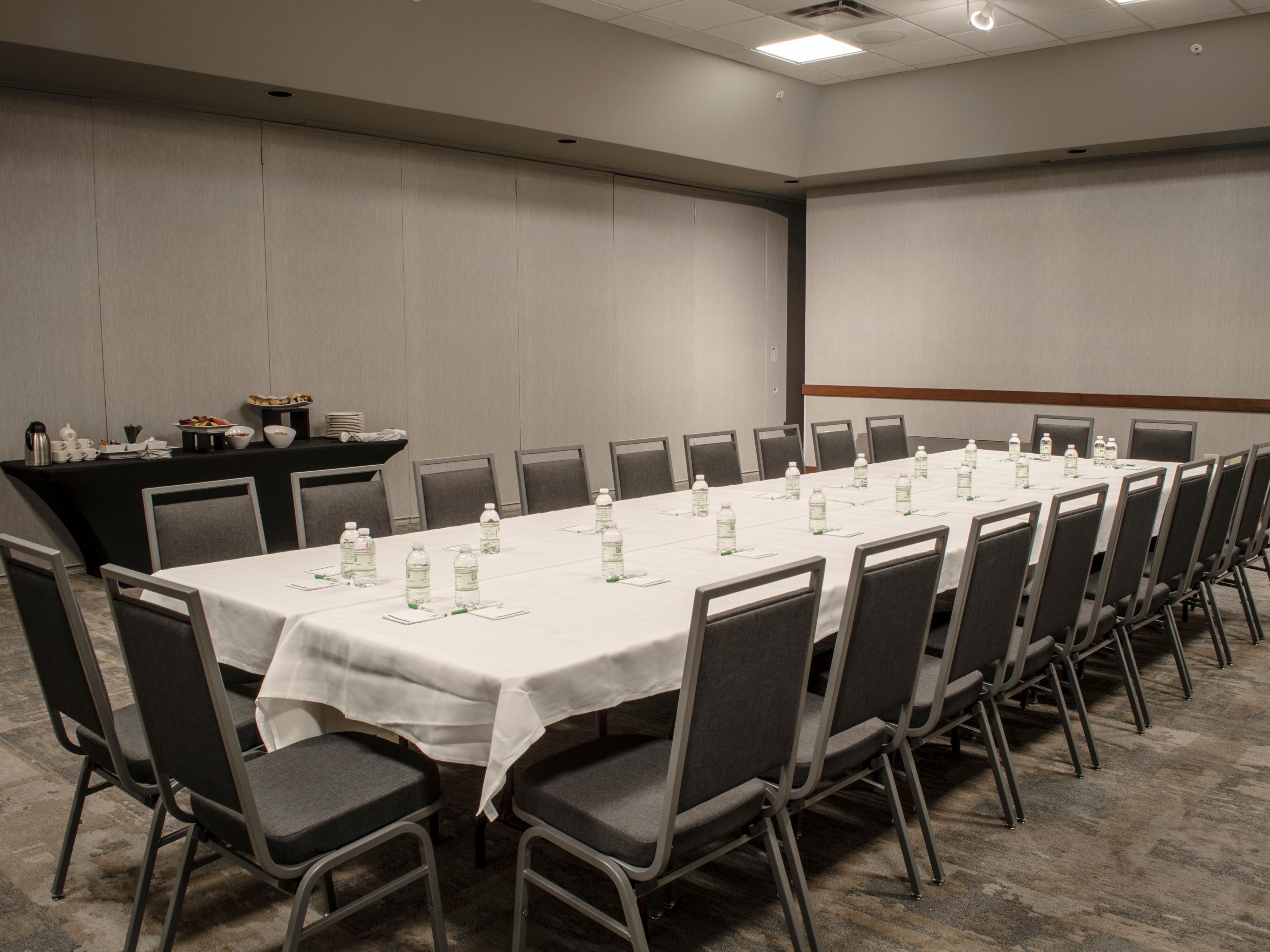 Holiday Inn Fargo will take care of your meeting or convention needs with over 27,000 square feet of flexible meeting space for up to 1,200 people. Our helpful staff, high-tech A/V support, 22 meeting rooms, and custom catering make every event a success. From galas & fundraisers to weddings & personal events - we have the perfect space for you.