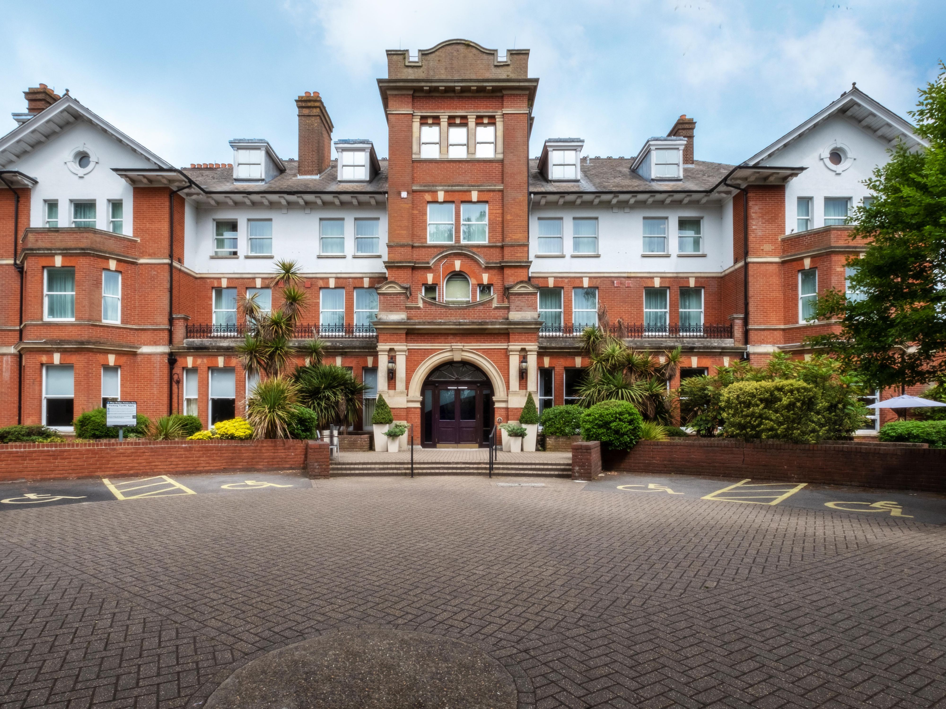 We offer complimentary parking at the hotel if you are staying overnight or attending a conference. With over 150 spaces available, you can plan your journey with ease.