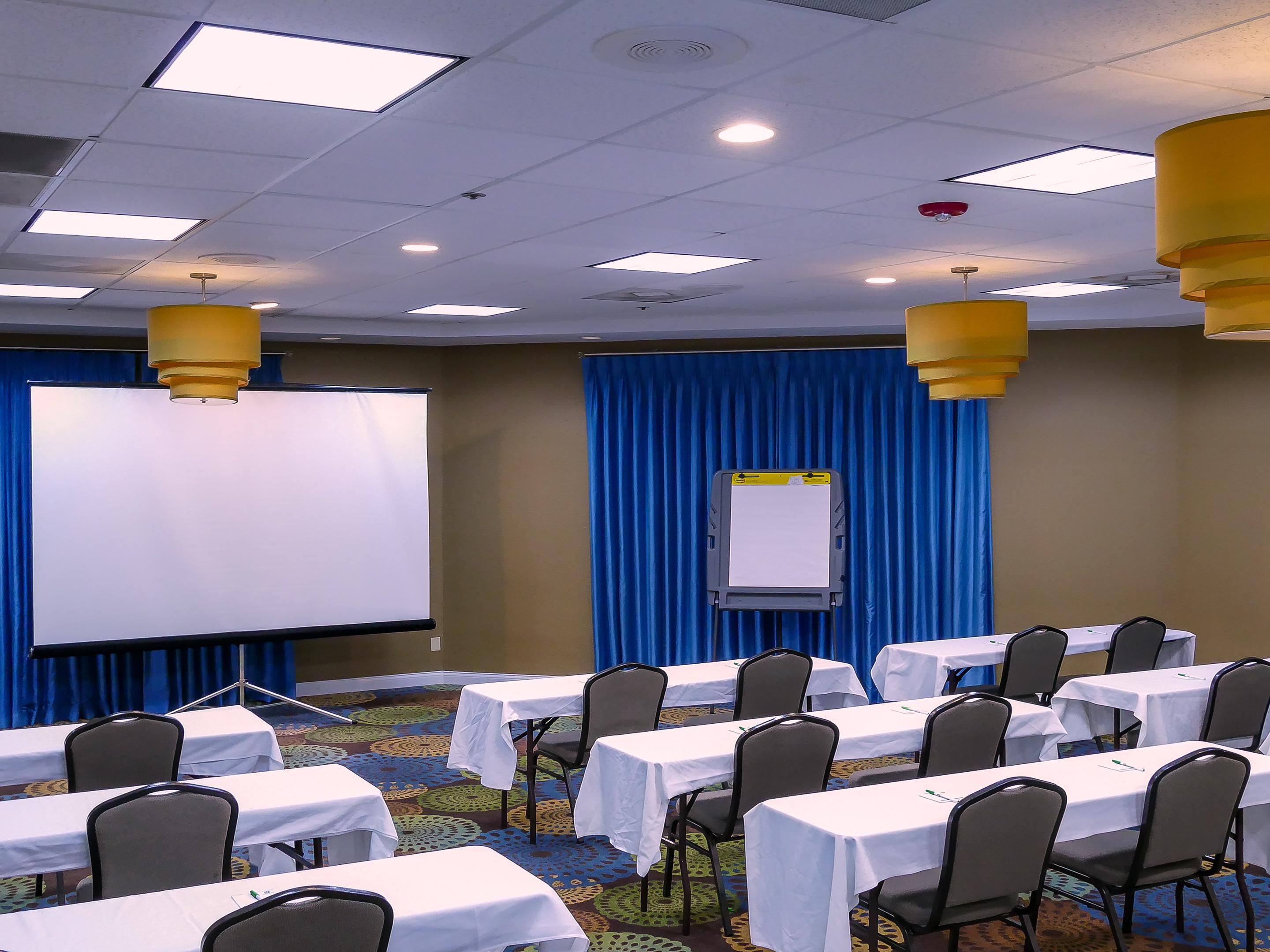 We are delighted to offer a wide variety of options for your next meeting or event. Our Ford Room has 768 square feet and Edison Room has 1435 square feet, both overlook our tropical pool and are ideal for seminars, workshops, small conferences, and family functions.