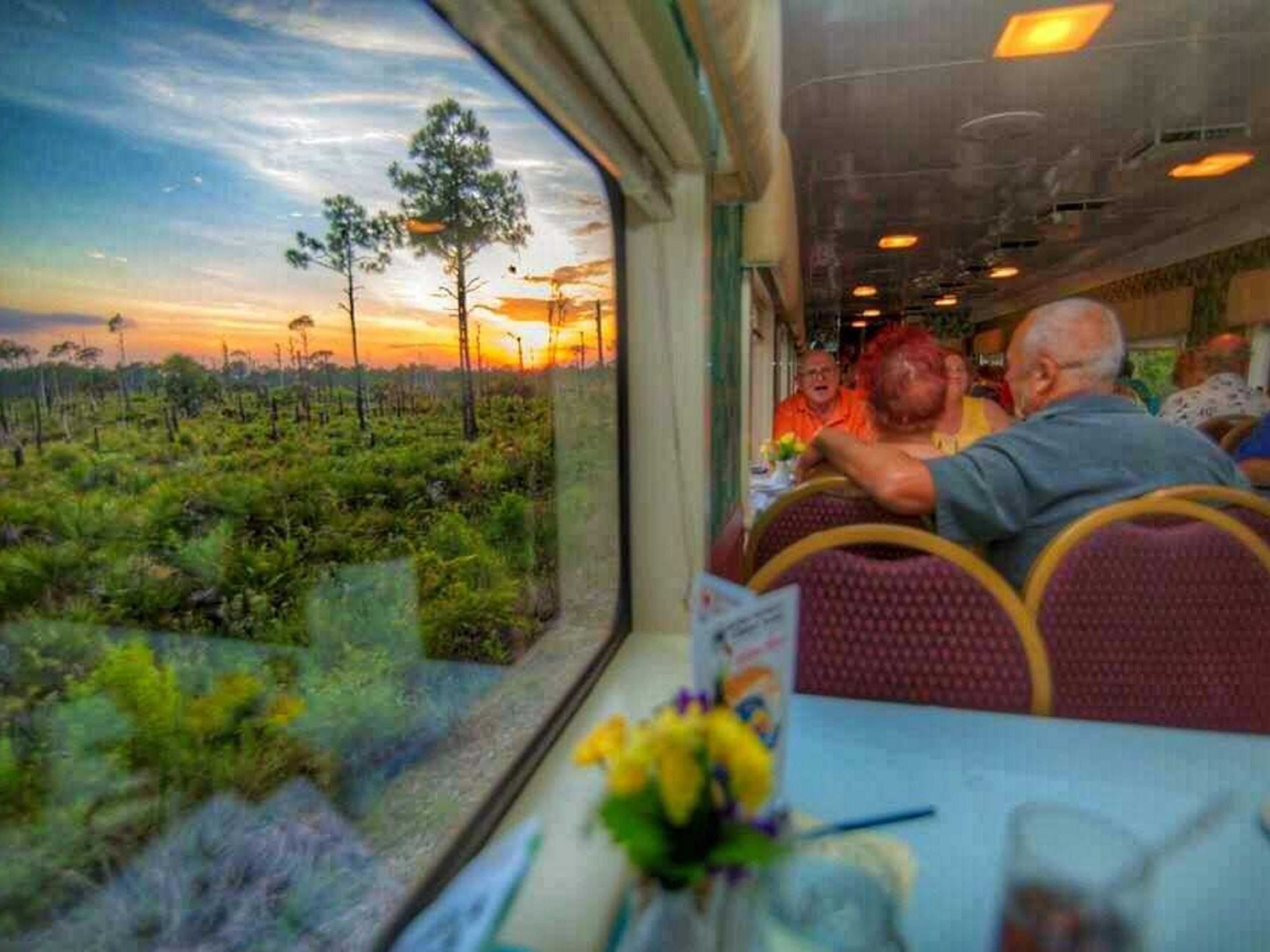 Stay at the premiere Holiday Inn Edison within walking distance to Historic Edison & Ford Estates and many of the top attractions in Downtown Fort Myers.