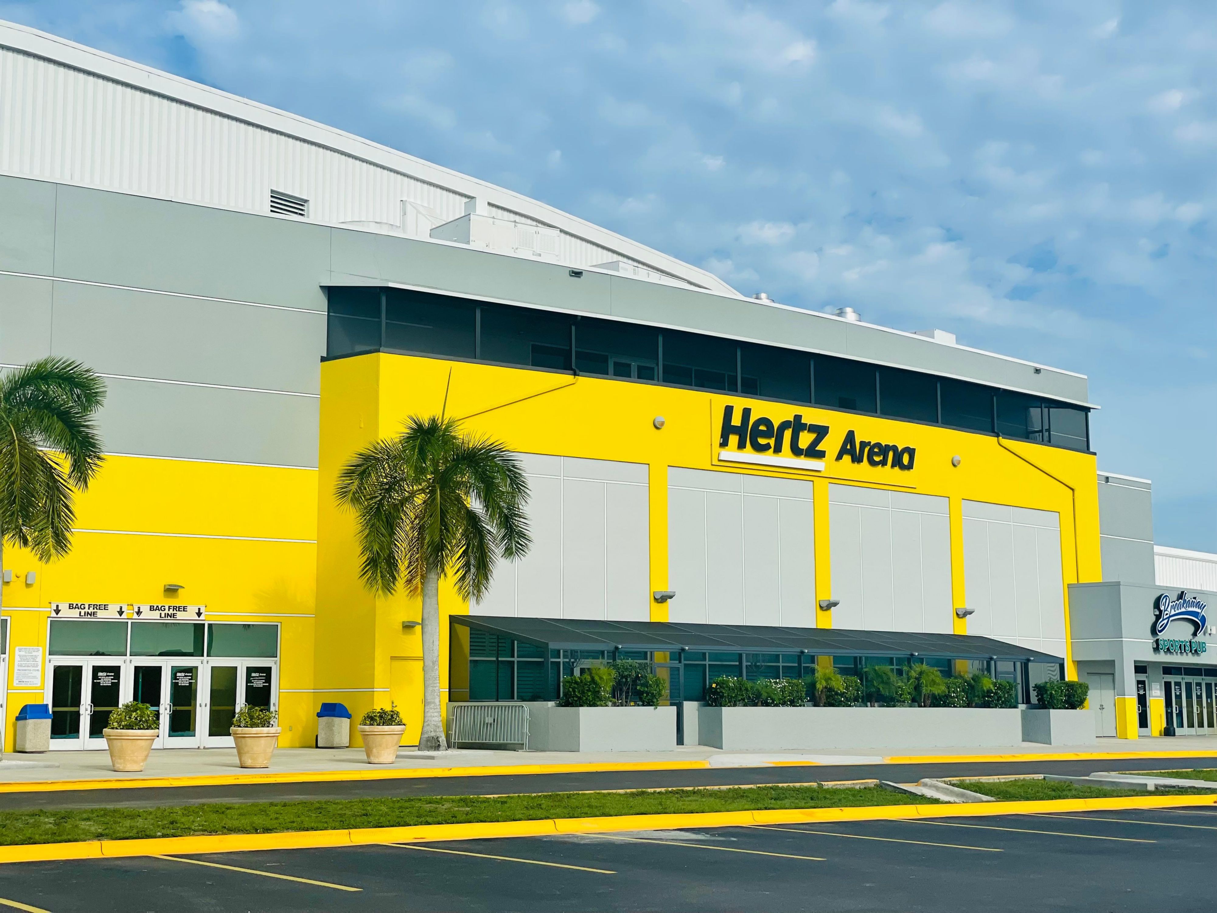 Hertz Arena, located only 4 miles from the hotel, is the home of the Florida Everblades ECHL hockey and a premier entertainment venue offering a wide variety of concerts, shows, graduations, basketball tournaments and more.
