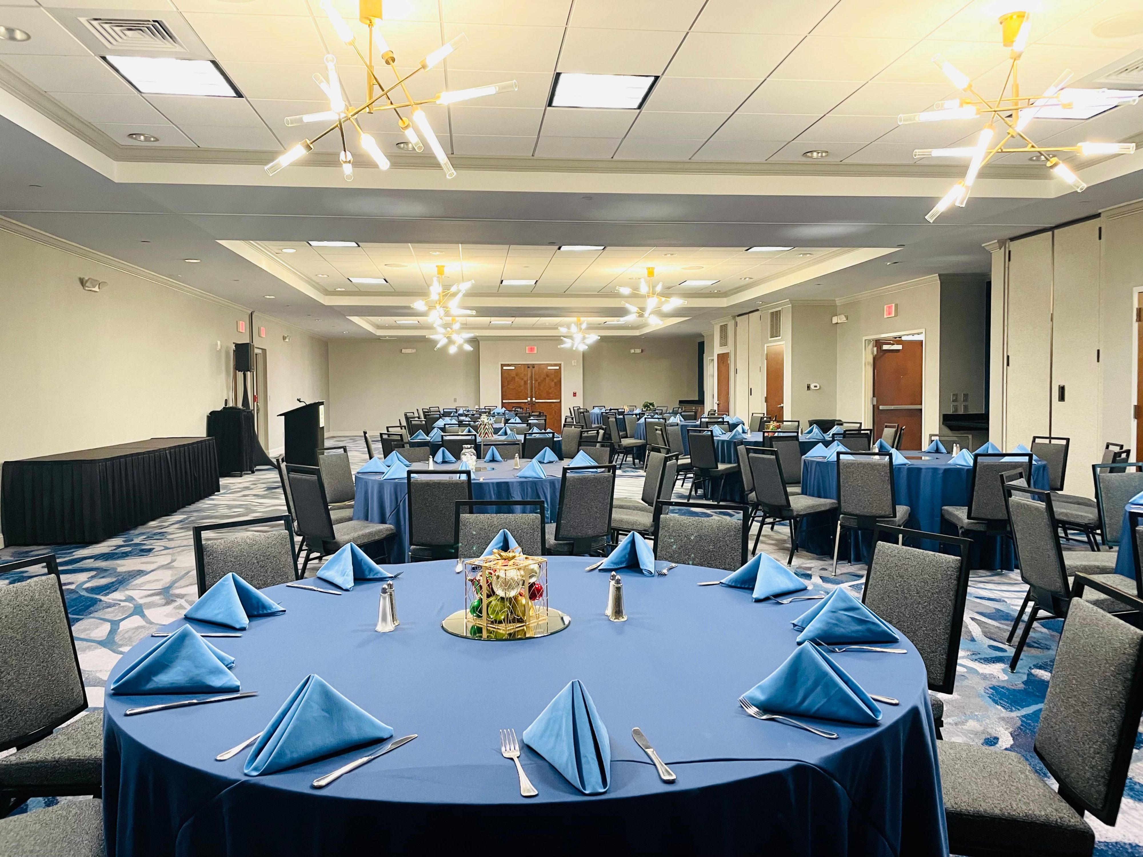 Traveling to FGCU or planning an event near FGCU? The Crowne Plaza Ft. Myers Gulf Coast located only 2 miles to FGCU campus offers versatile event space for groups of 2 to 200 people. Restaurant and bar, lakeside patio with fire pit, shuttle to/from RSW Airport and FGCU campus, full catering services, group rates will complete the planning.
