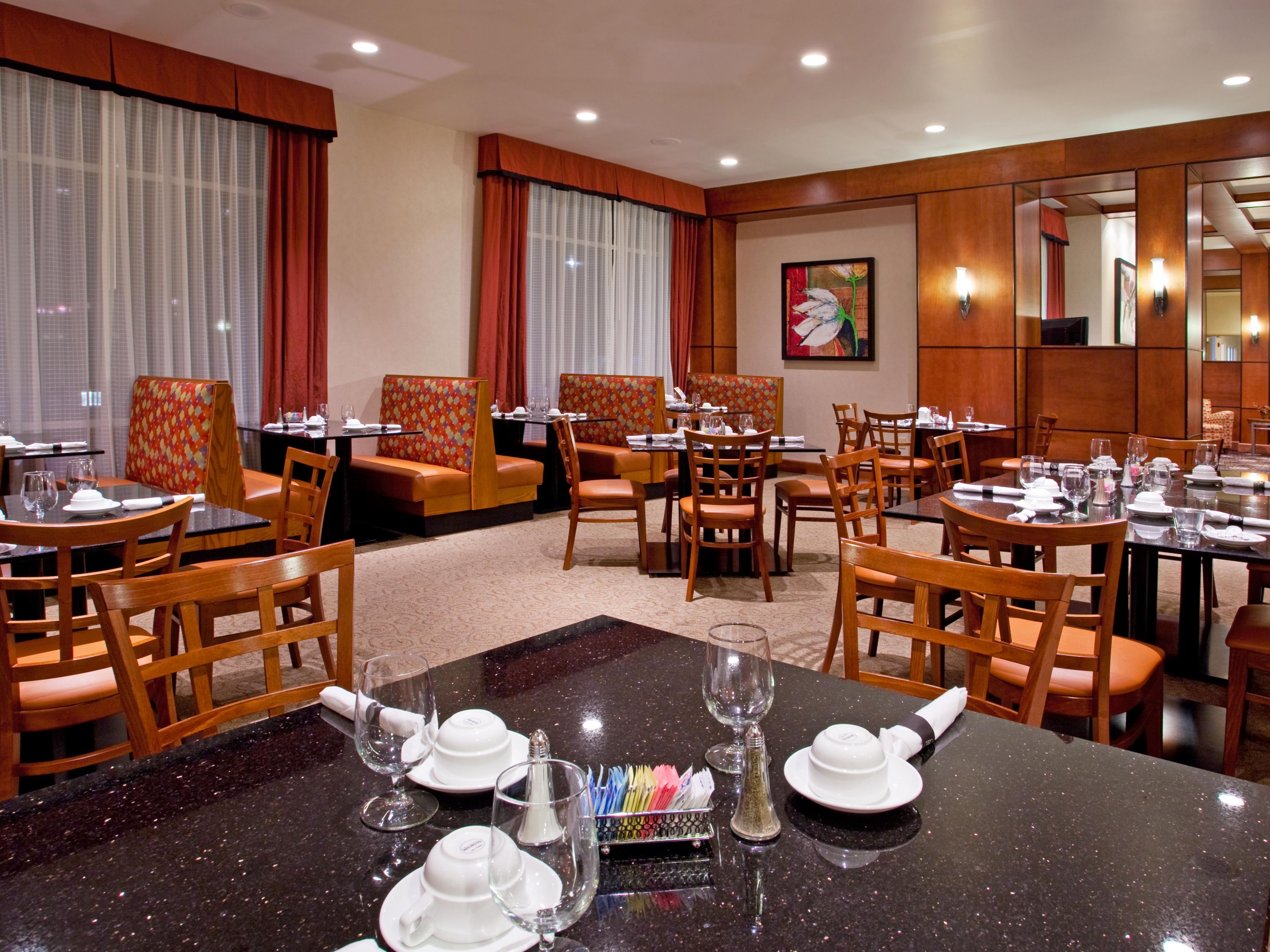 Enjoy breakfast or dinner at Full Circle Steakhouse, our on-site restaurant serving enticing fare in a relaxed, welcoming setting. Seasonal patio seating makes it a favorite spot for both casual meals and special occasions.