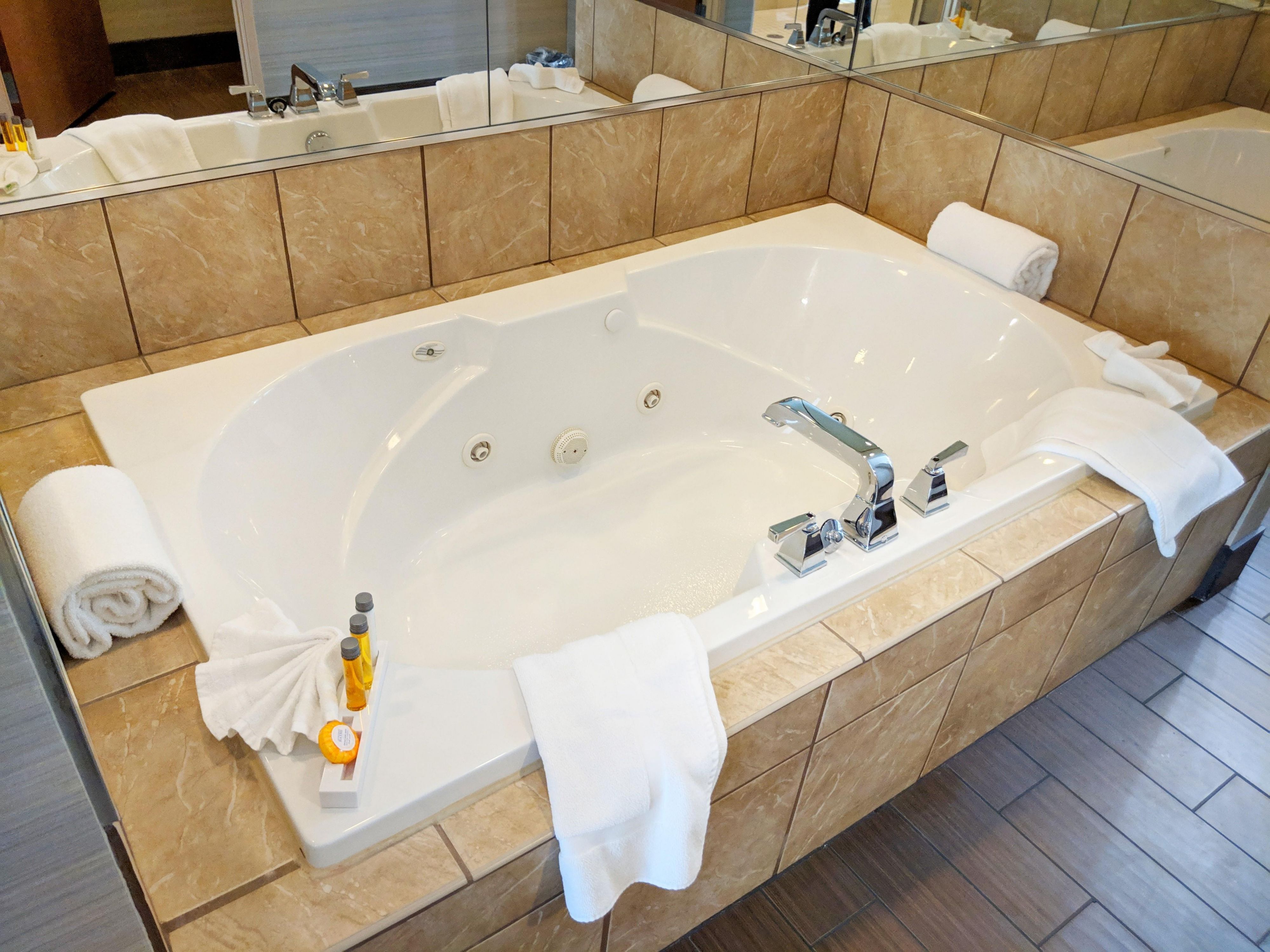 Treat yourself to one of our select rooms featuring an in-room hot tub. End your day with a quiet soak, the perfect way to relax after a full day in Fort Wayne.