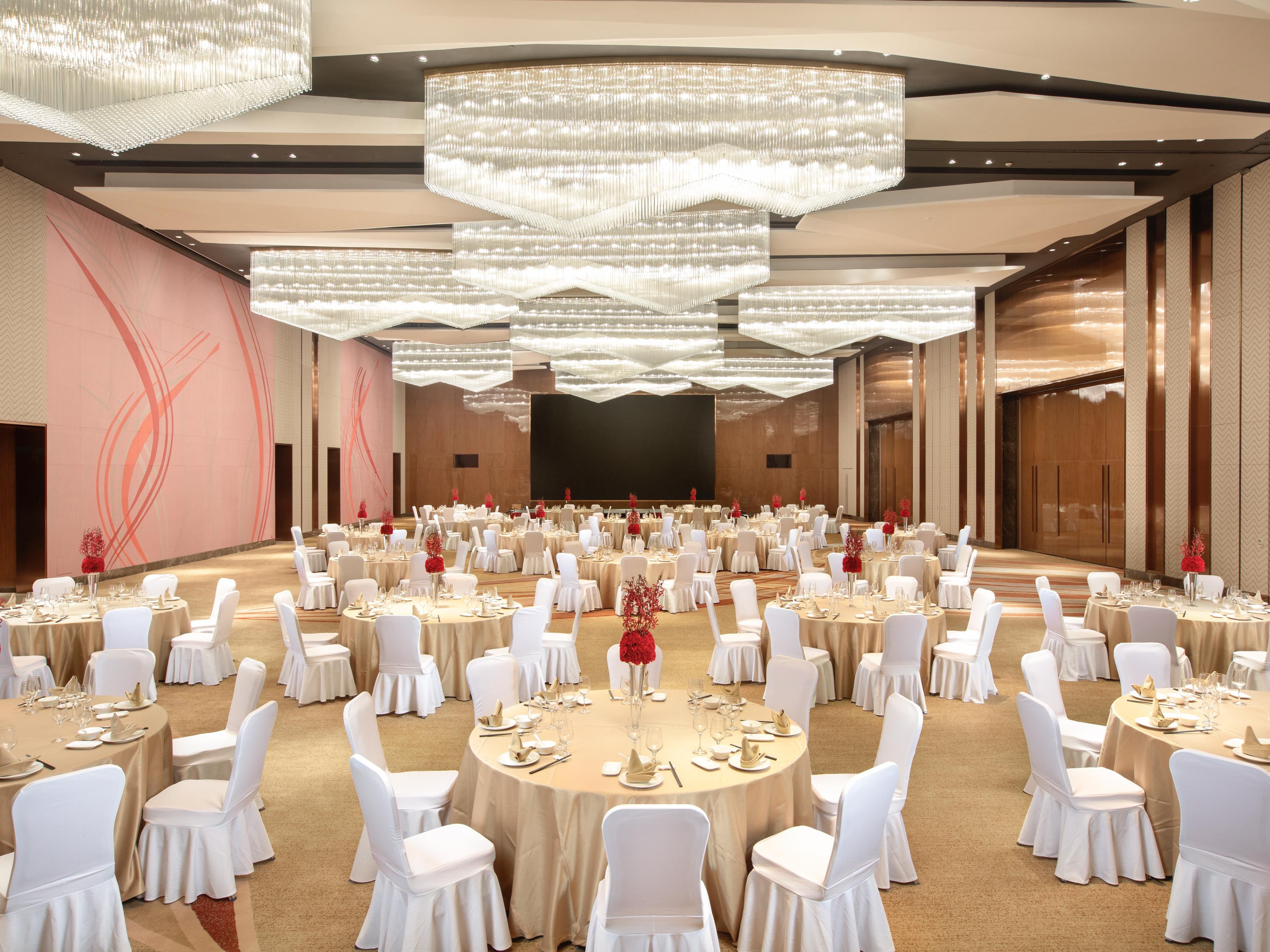 Holiday Inn Shunde has a flexible meeting place with a total area of 1,200 square meters, equipped with a large non-pillar ballroom of 810 square meters, a foyer and terrace with natural lighting, five multi-function rooms and an outdoor lawn on the sixth floor, which can meet your various meeting and banquet needs.