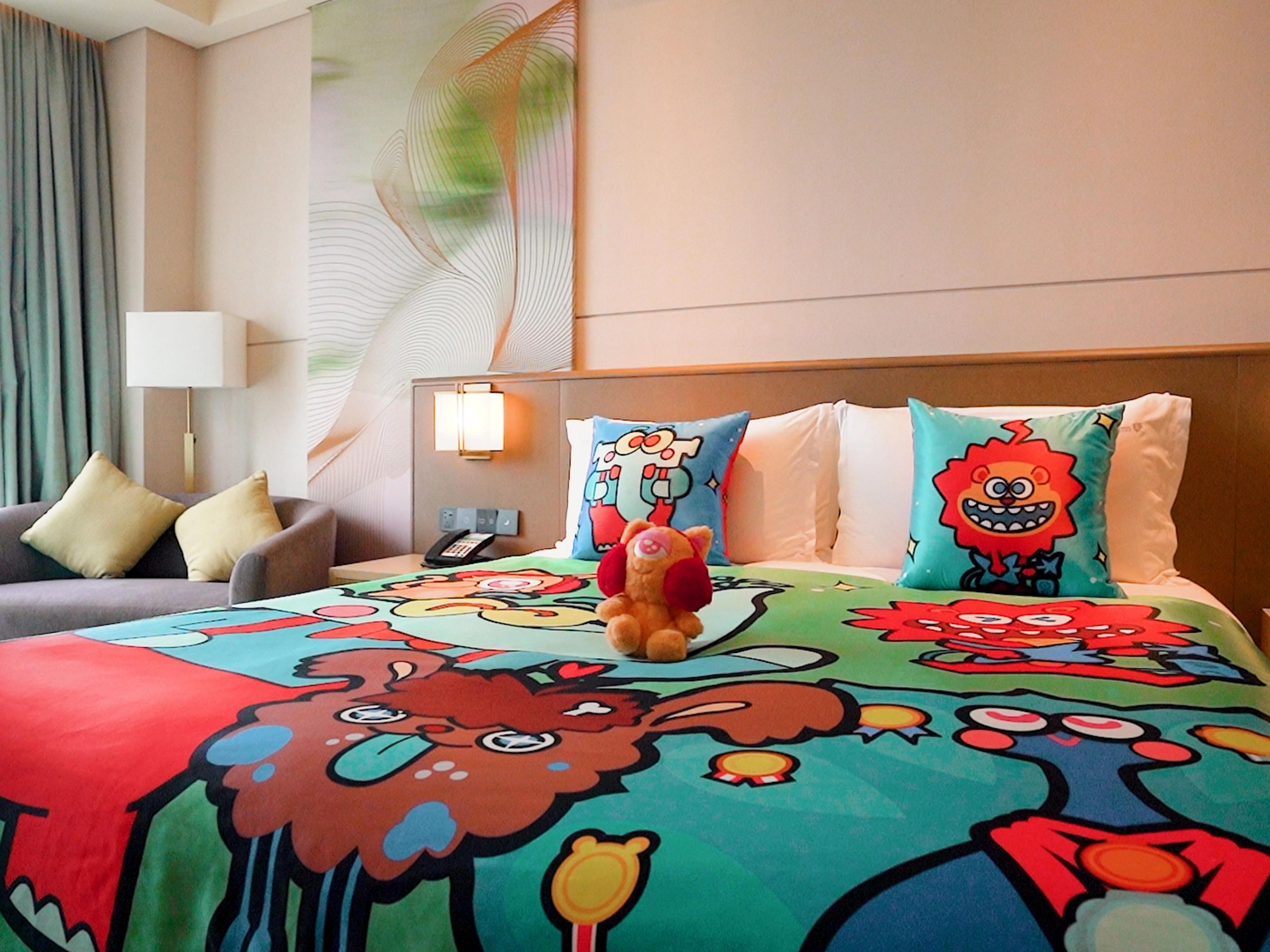 Holiday Inn Shunde features the InterContinental Group Holiday Inn brand. At our "Smiling Little Monsters“ exclusive Family-Themed Room, kids 12 years and under will receive a welcome pack and discounts on breakfast from the Kid's menu. For parent-child family carefully curated a happy children's fun world, let little Monsters accompany adults.