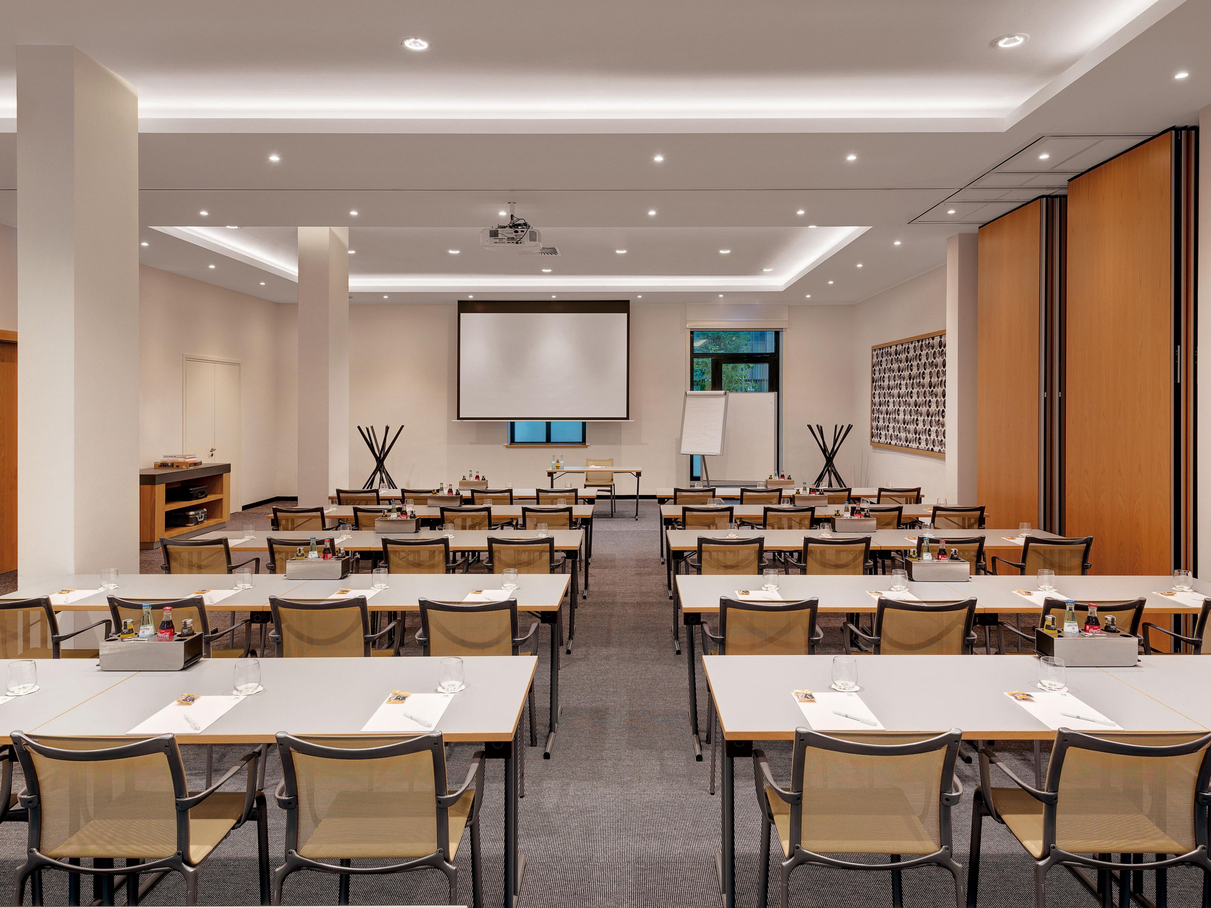 With flexible layouts and natural light, our two meeting spaces can accommodate up to 90 people for business in Frankfurt. Our venue also features audiovisual equipment, catering, a business centre, and an E-Bar printer in our open lobby.