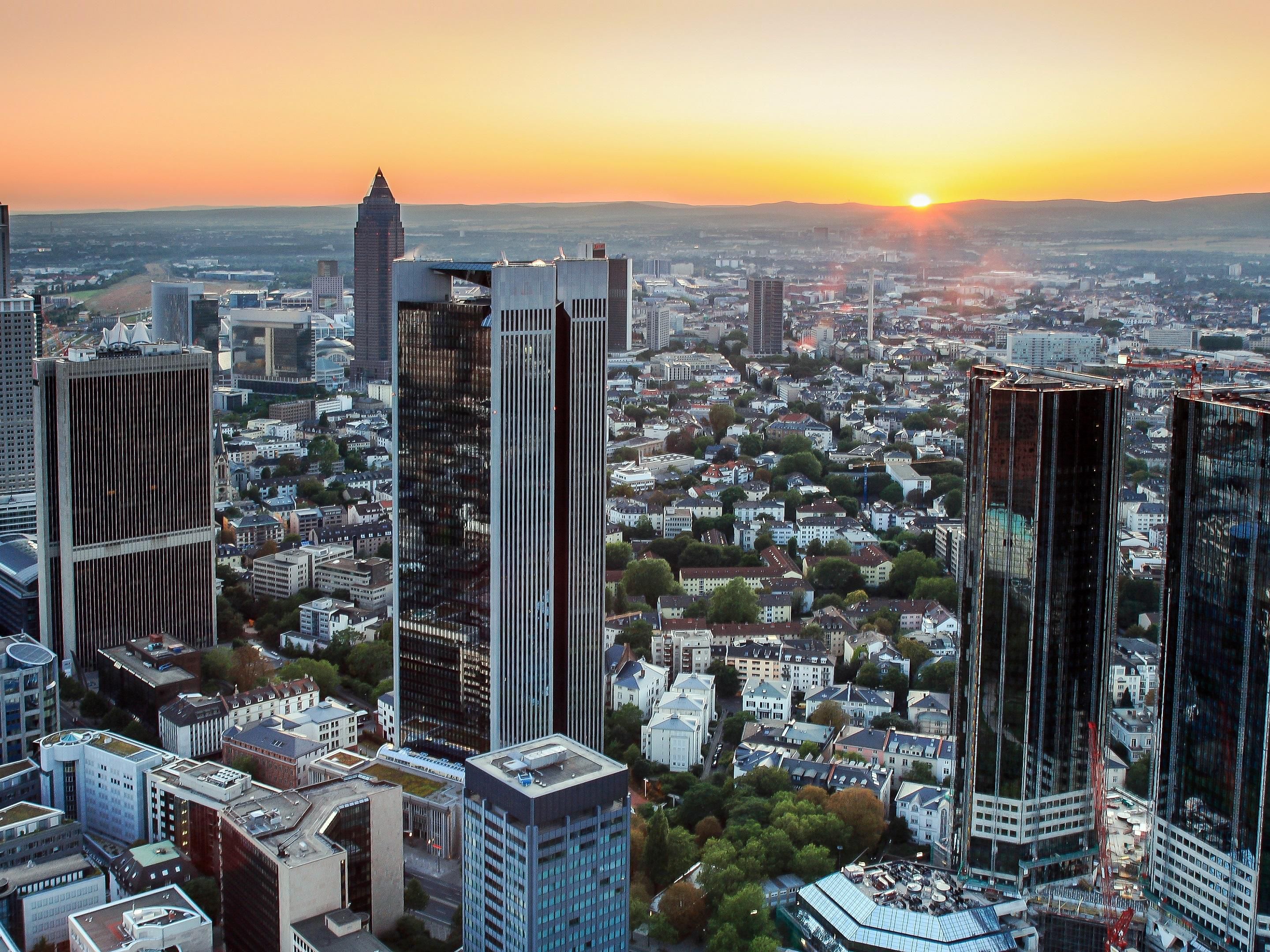 Our Holiday Inn hotel is located just a short walk from Frankfurt's main shopping districts including the Zeil promenade and MyZeil shopping centre where you can find department shops, retail chains and speciality shops to enjoy a leisurely day of shopping.