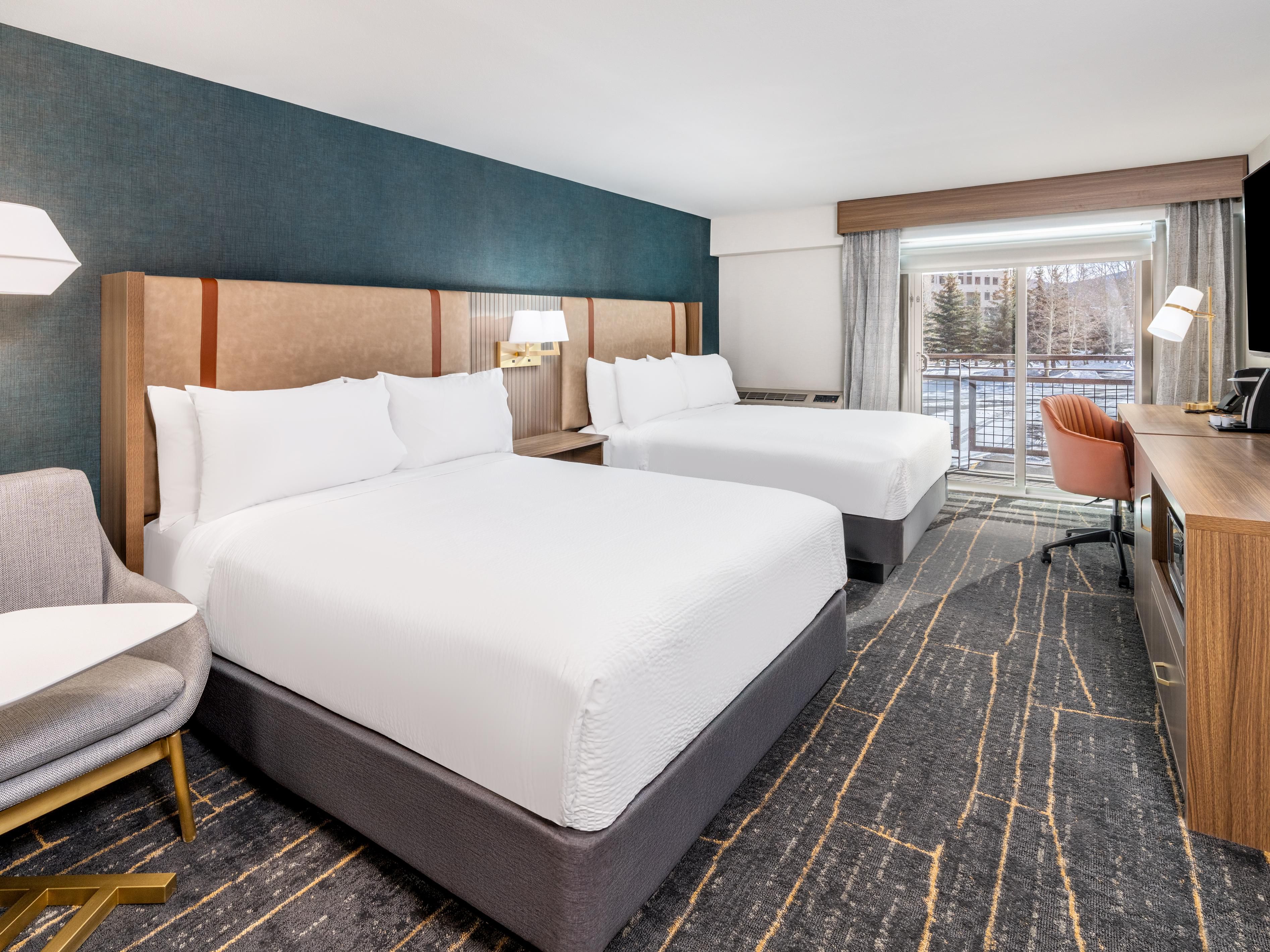 Holiday Inn Frisco: 2 Double Beds with Private Balcony.