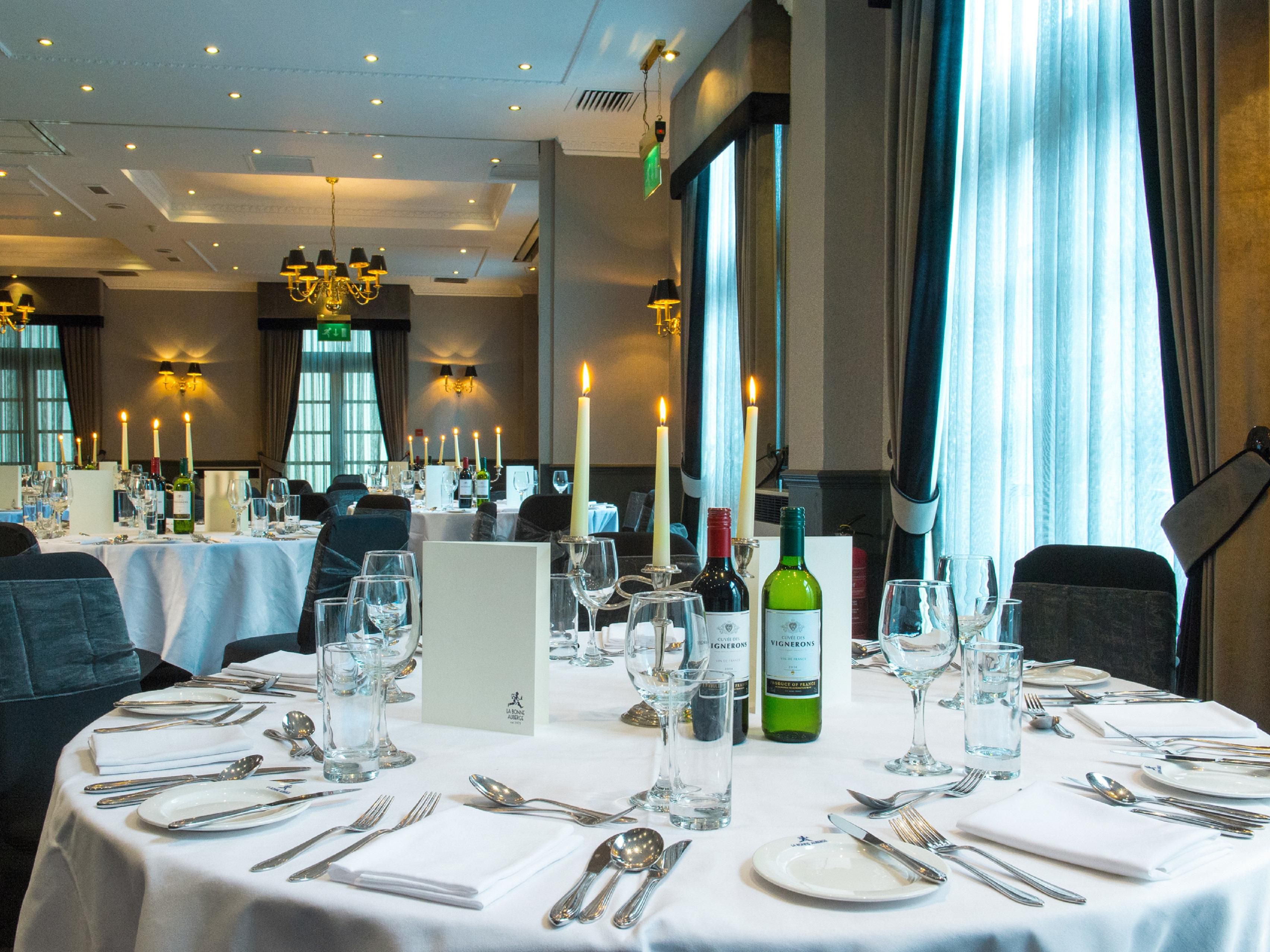 If you want to organise an unforgettable event, whether it is an anniversary, baby shower, milestone birthday or an extraordinary wedding reception, stop your location-scouting and book with the Holiday Inn Glasgow City Centre Theatreland Hotel today for high quality venue hire!