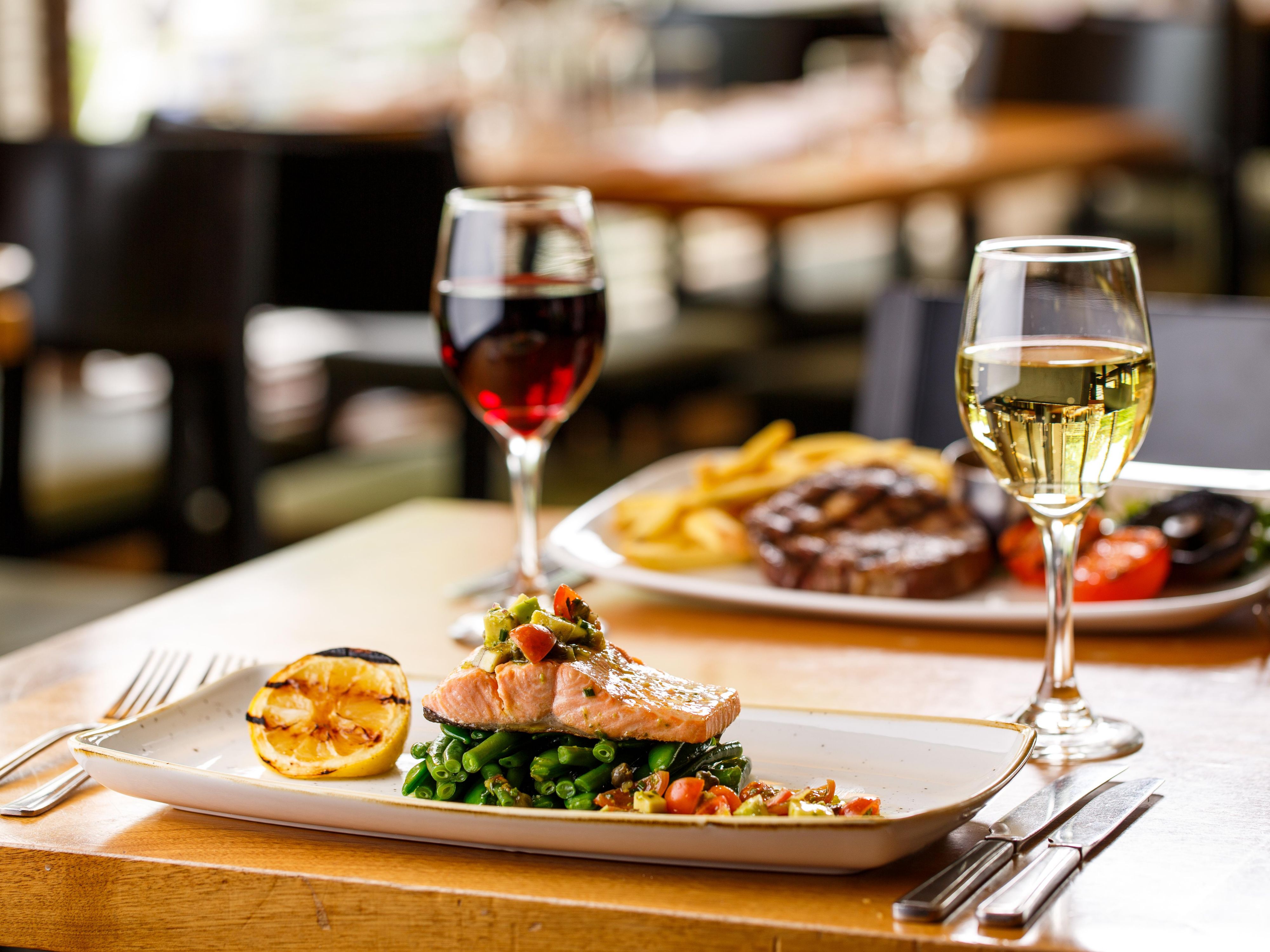 Come and relax in Abbotsinch Bar and Lounge where we serve a varied range of food and refreshments. In Traders Restaurant, you can kick-start your day with a buffet Scottish Breakfast. In the evening we serve a varied al la carte menu and also offer weekly specials. 