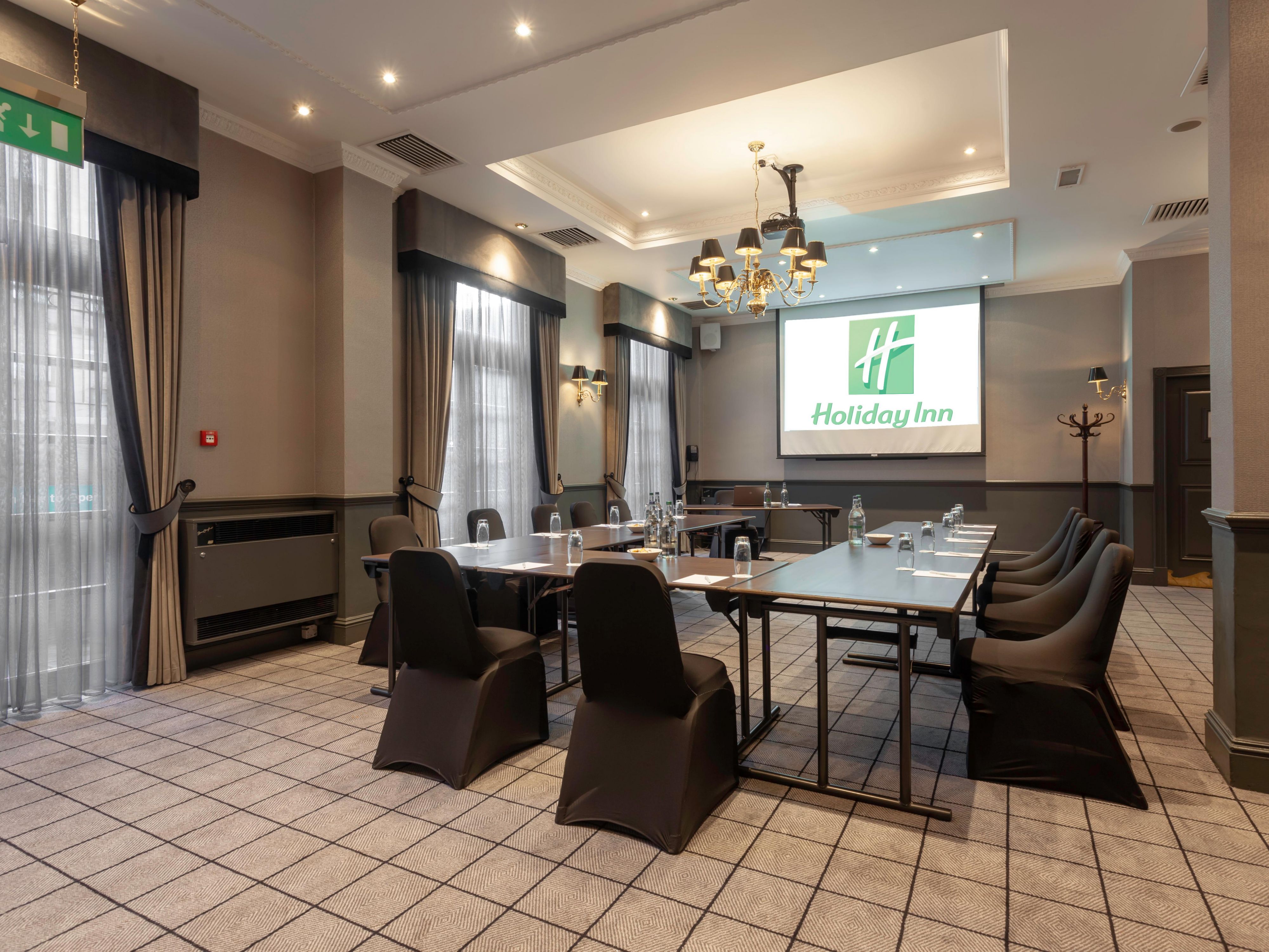 Hold meetings for up to 100 people in the hotel’s four flexible, air-conditioned conference rooms. Our staff will help you plan each moment, so you can focus on making this meeting your best meeting. You can take advantage of free Wi-Fi and our helpful staff can set you up with AV equipment and catering.