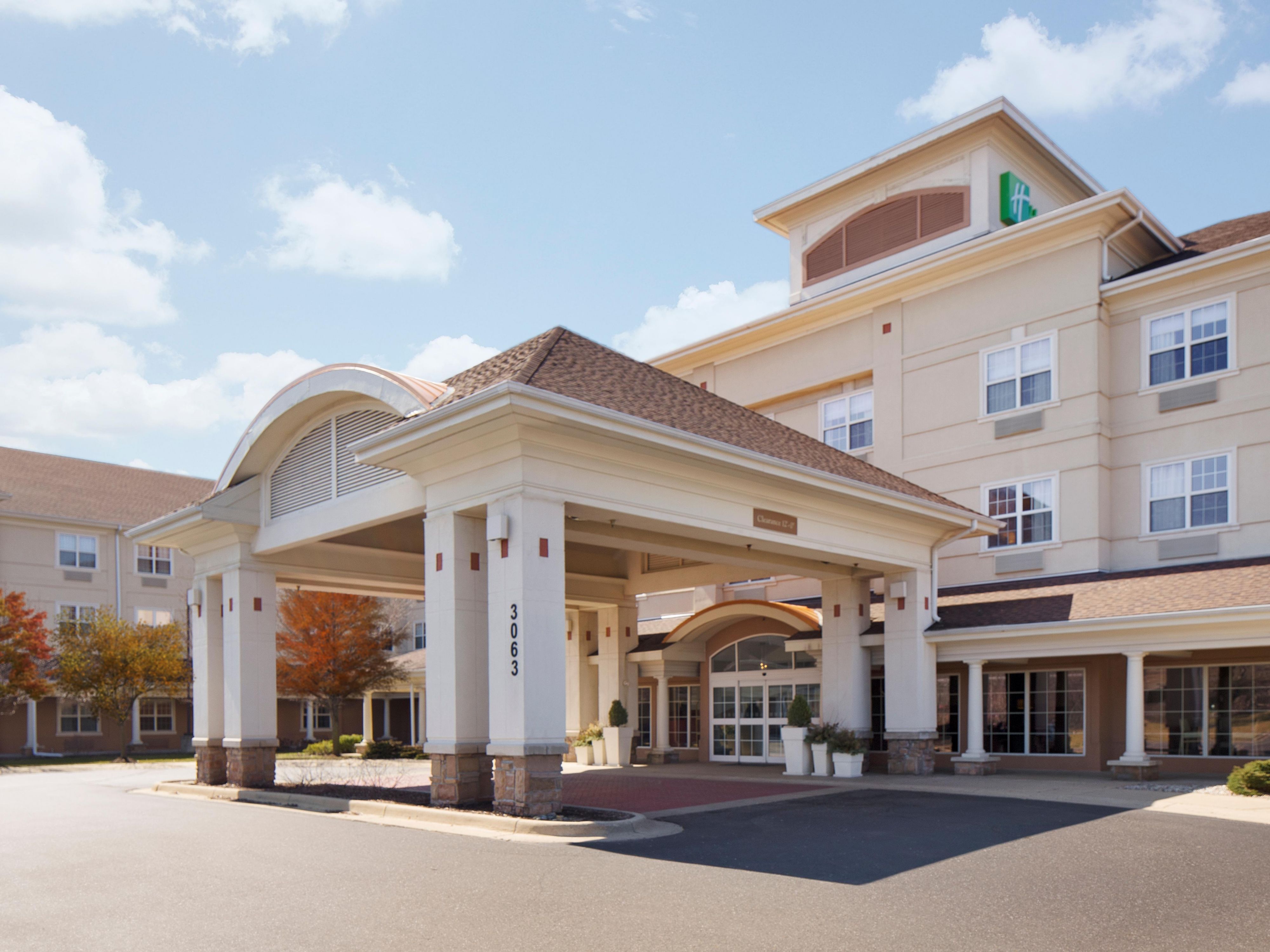 Make the most of your stay at our Grand Rapids, MI hotel with our complimentary airport shuttle service. Shuttle runs daily from 4am to 11pm. For those driving to the property we feature complimentary parking. If you want to leave your vehicle on property while travelling this is available at an additional cost per night. 