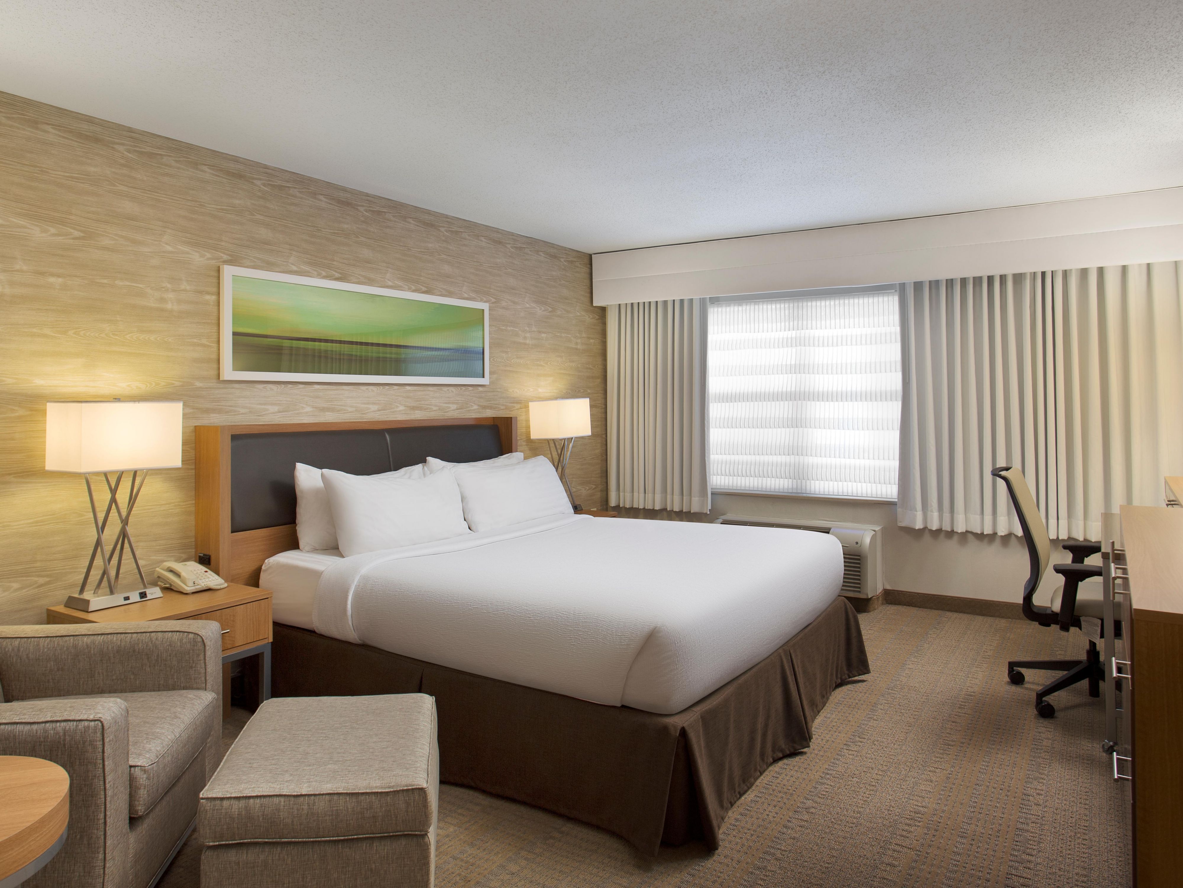Settle into spacious guest rooms with plush bedding, free Wi-Fi, and modern touches at our hotel in Grand Rapids, MI.