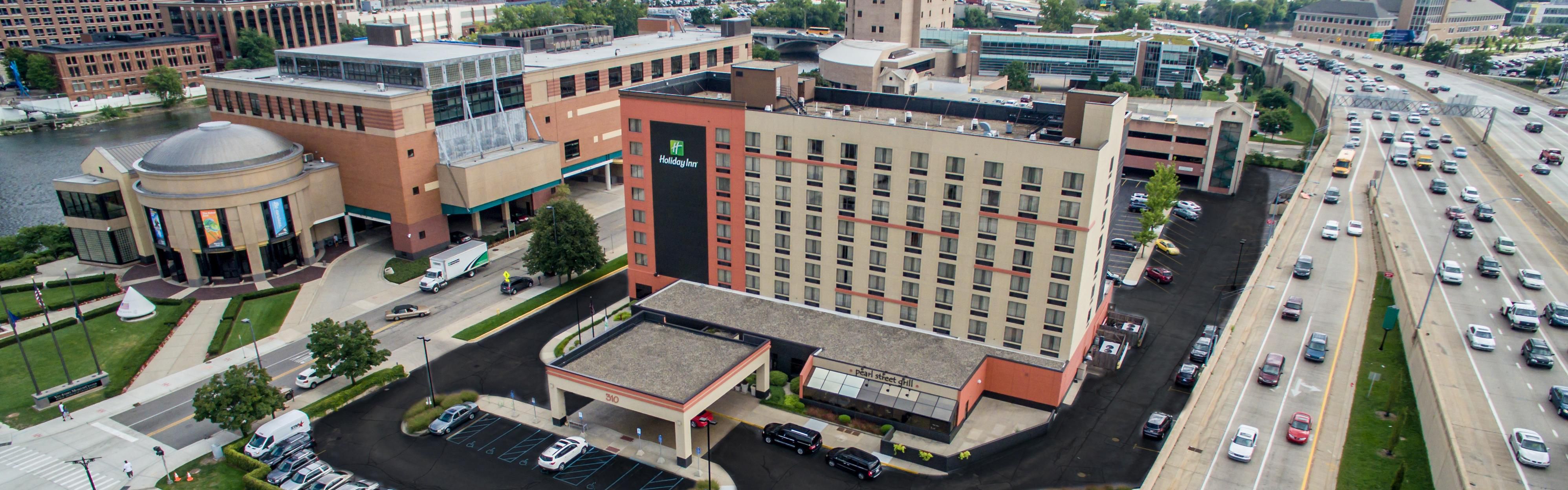 Areal view of Holiday Inn Grand Rapids.