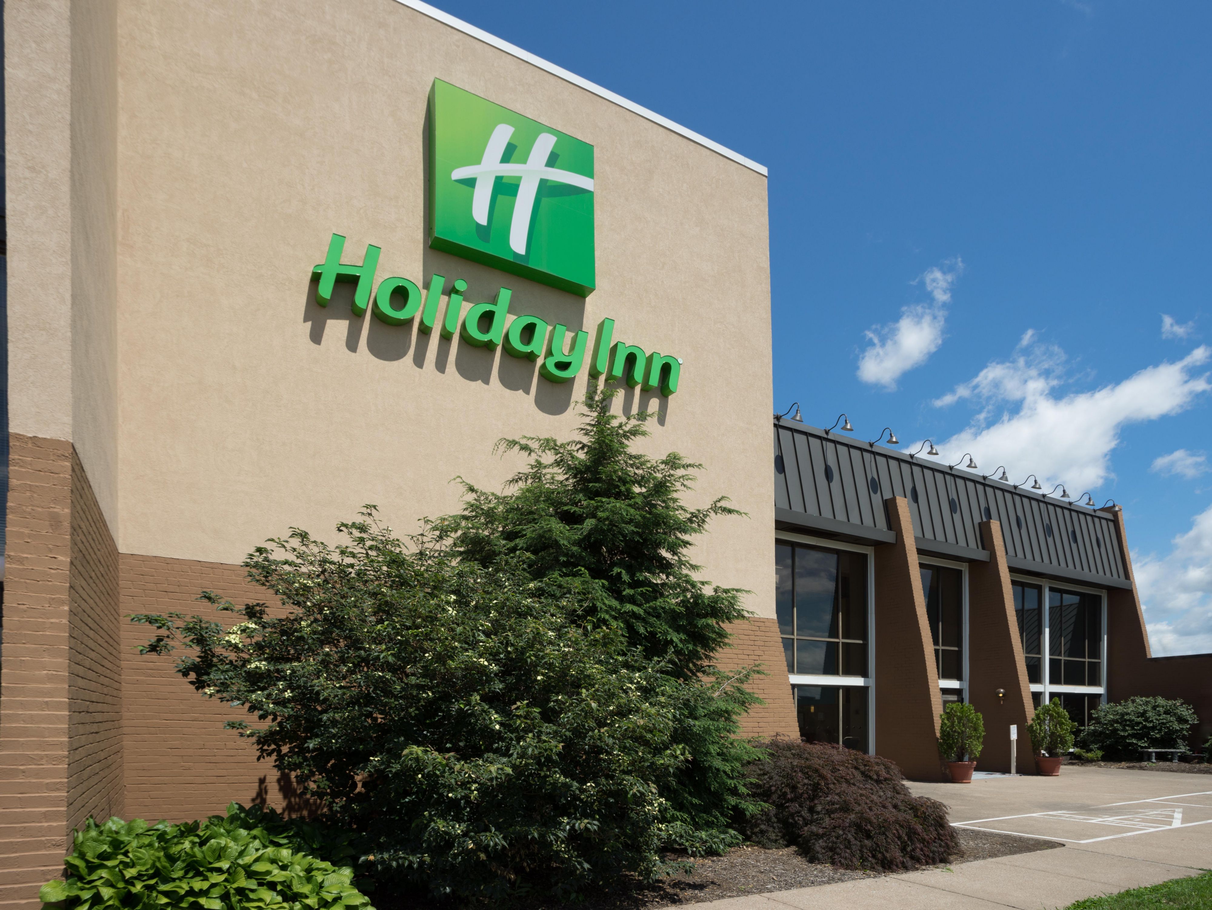 Pet-Friendly Hotel near Hershey Park, PA | Holiday Inn Harrisburg (Hershey  Area) I-81