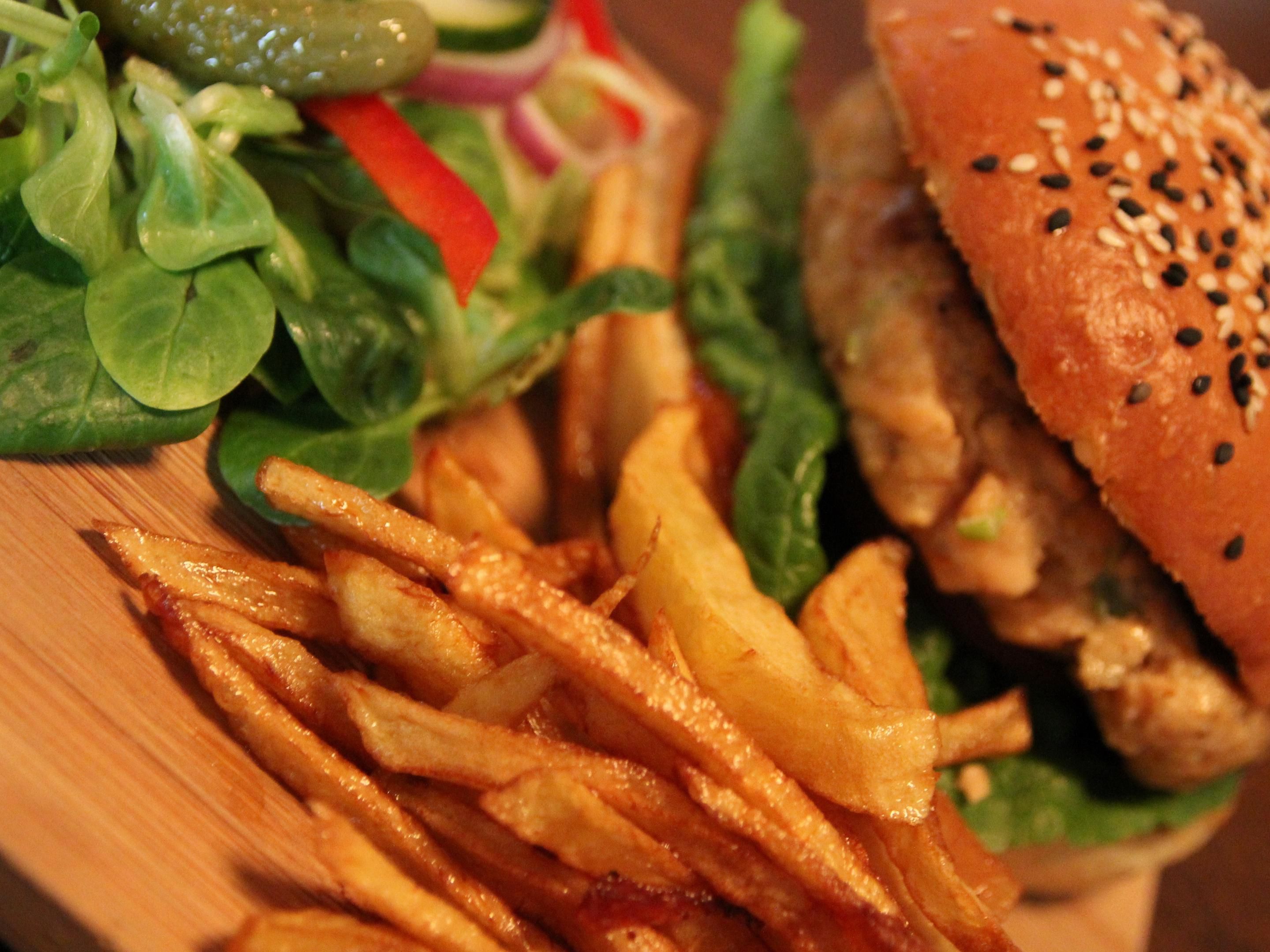 Relax and enjoy a lively blend of hearty American cuisine. Appetizers, Salads, Burgers and Sandwiches, entrees to fit everyone's appetite. 