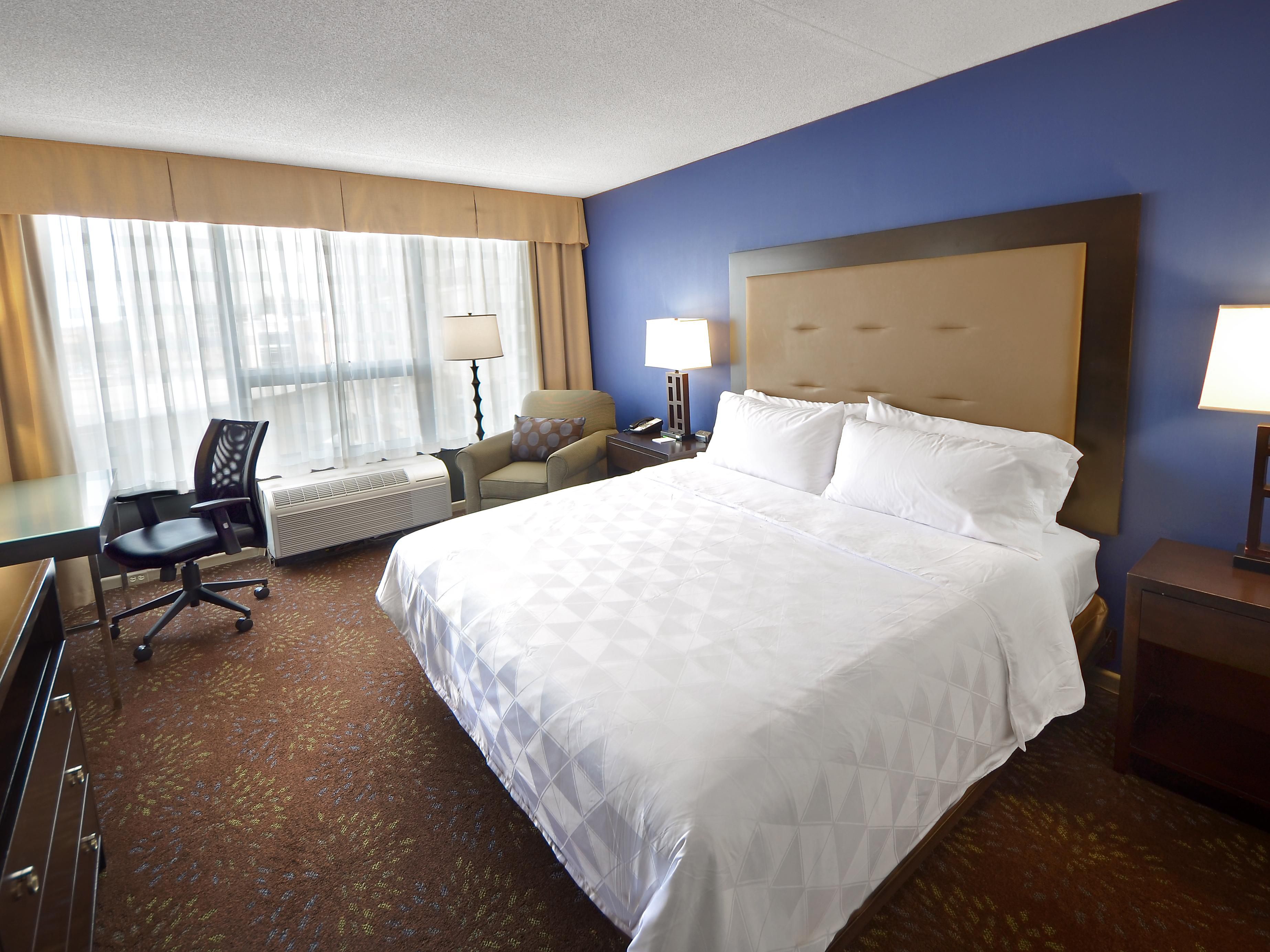 Planning a wedding or social event at Martin's Crosswinds? The Holiday Inn Greenbelt is located right next door. Let the Holiday Inn Greenbelt be your guest's home away from home for your special event! 
