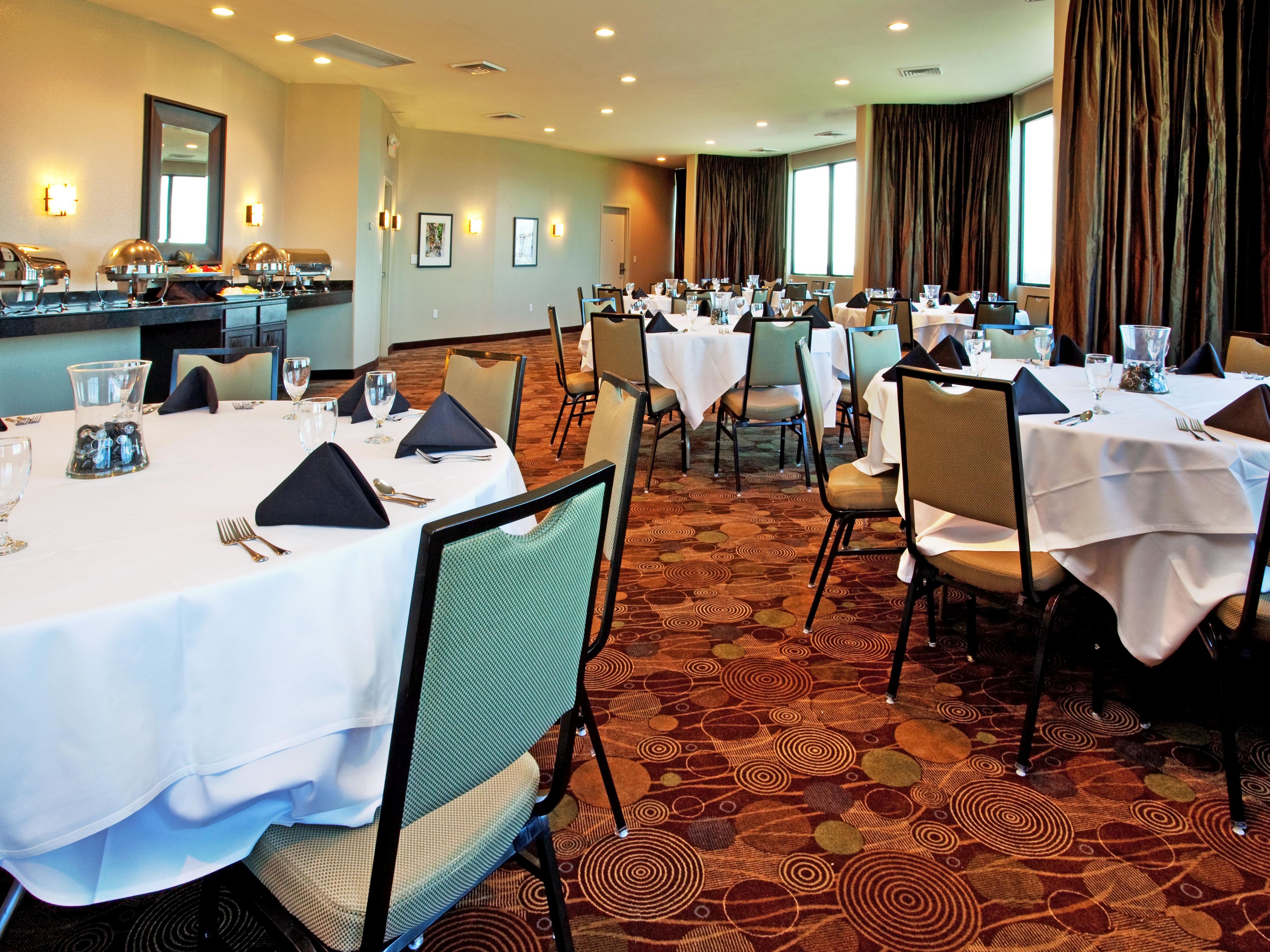 Meetings & Events are our specialty at the Holiday Inn New Orleans West Bank Tower. From a boardroom meeting to a reception with a backdrop of New Orleans, we have everything on site to make your event productive and memorable.