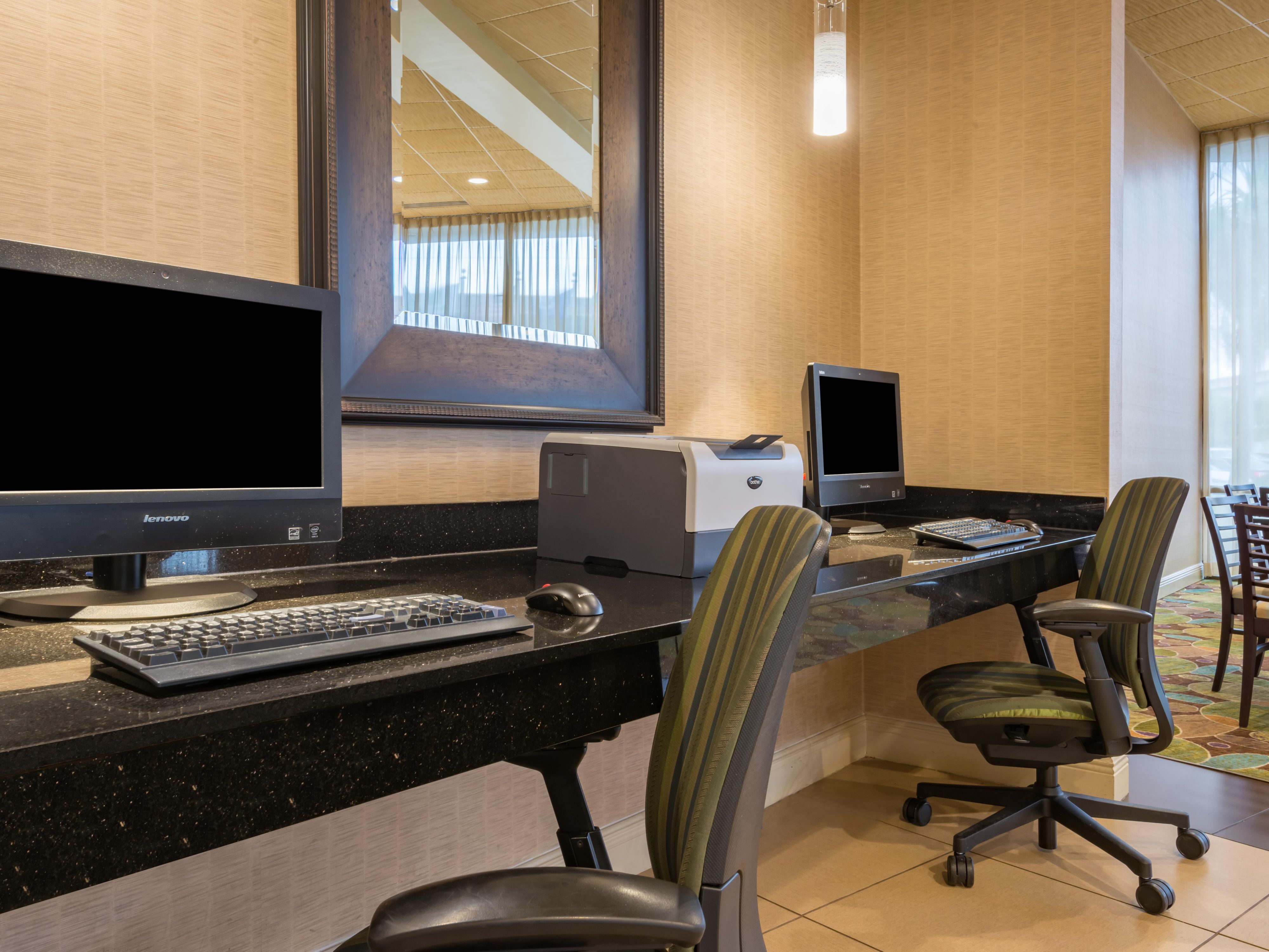 Centro de negocios a las 24 horas del hotel - Holiday Inn New Orleans Westbank