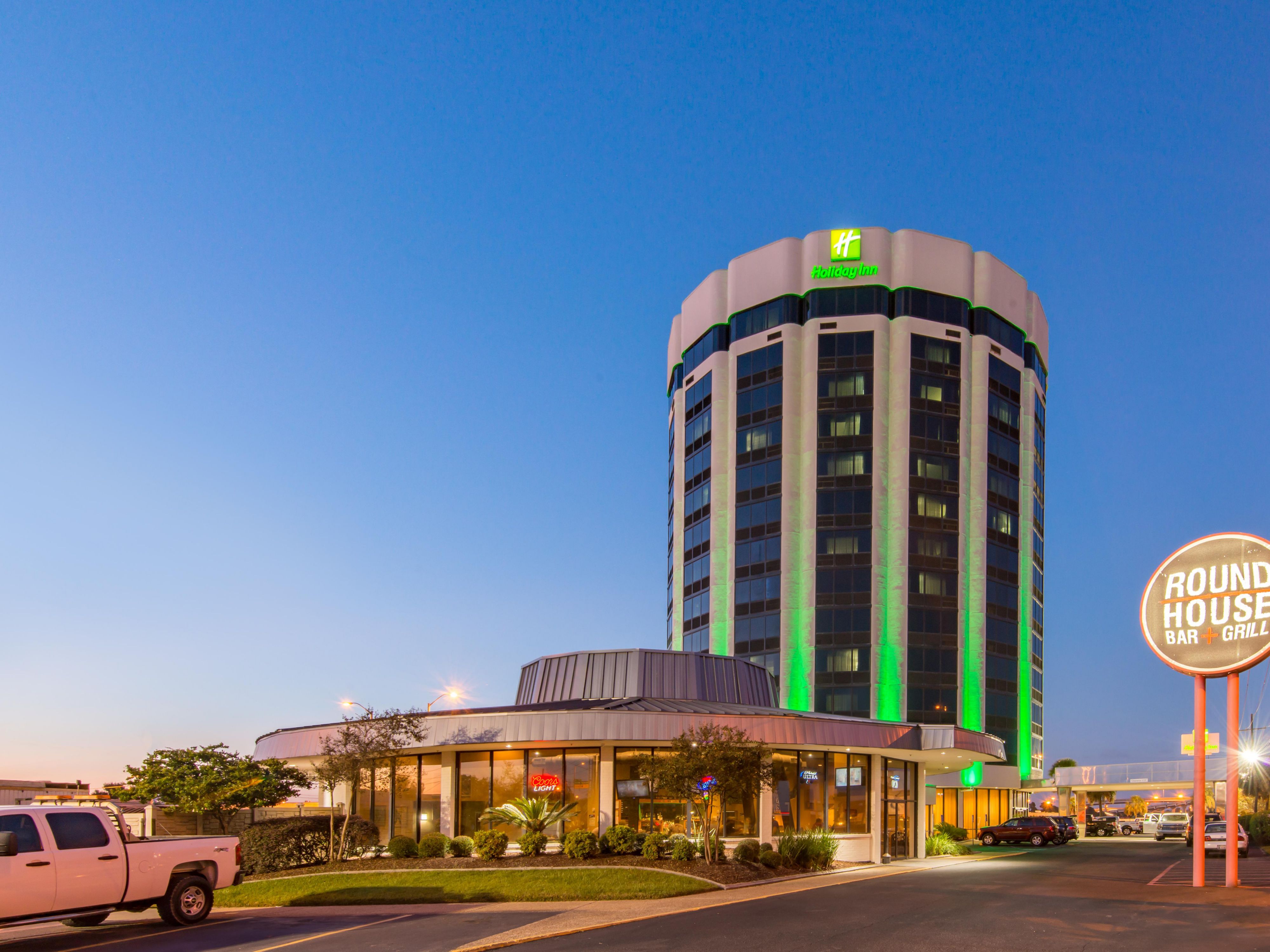Just five minutes from the Big Easy’s beating heart, this New Orleans hotel's location off US-90 on the West Bank is ideal for all travelers.