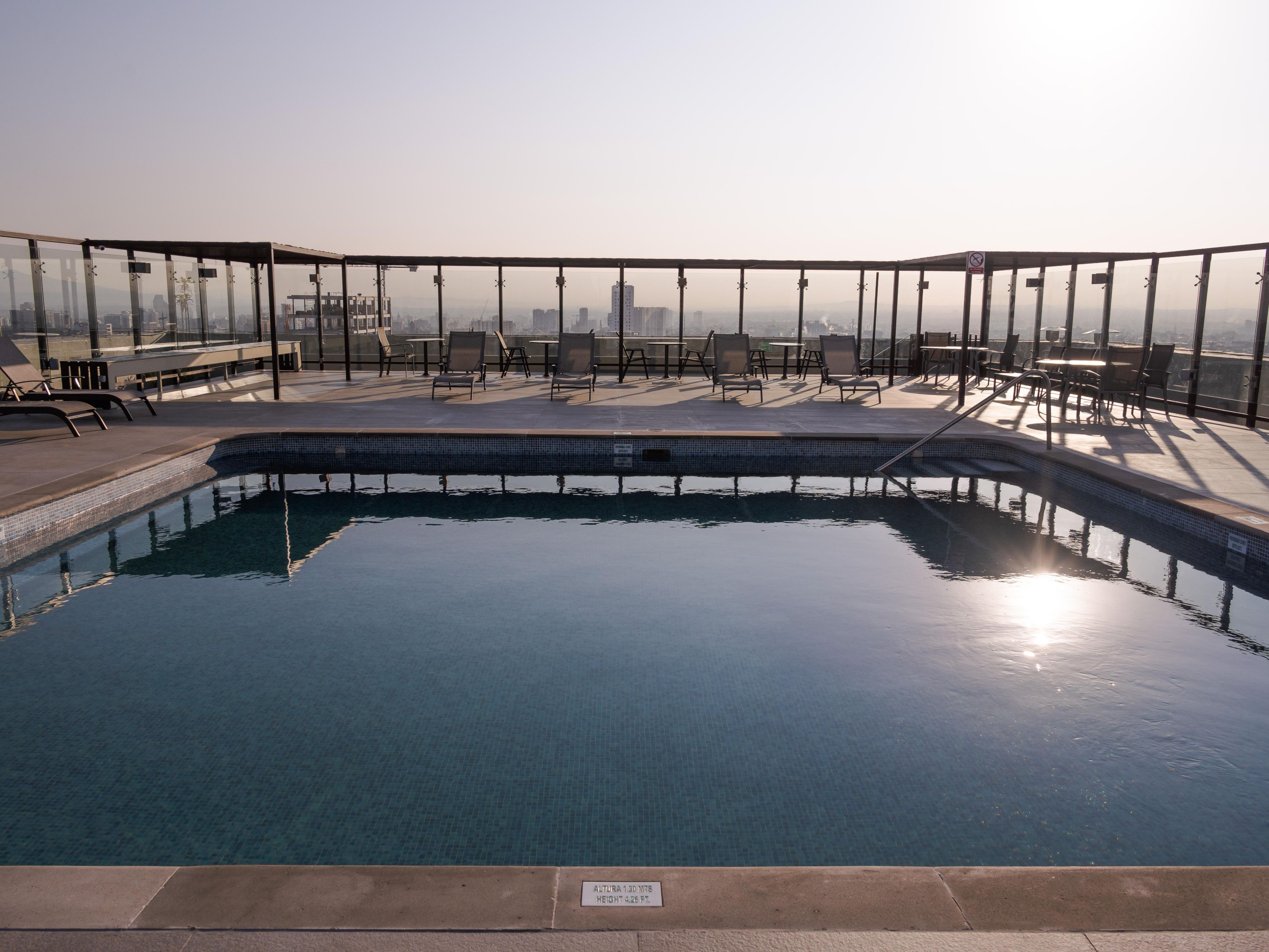 مسبح بيزينا على السطح