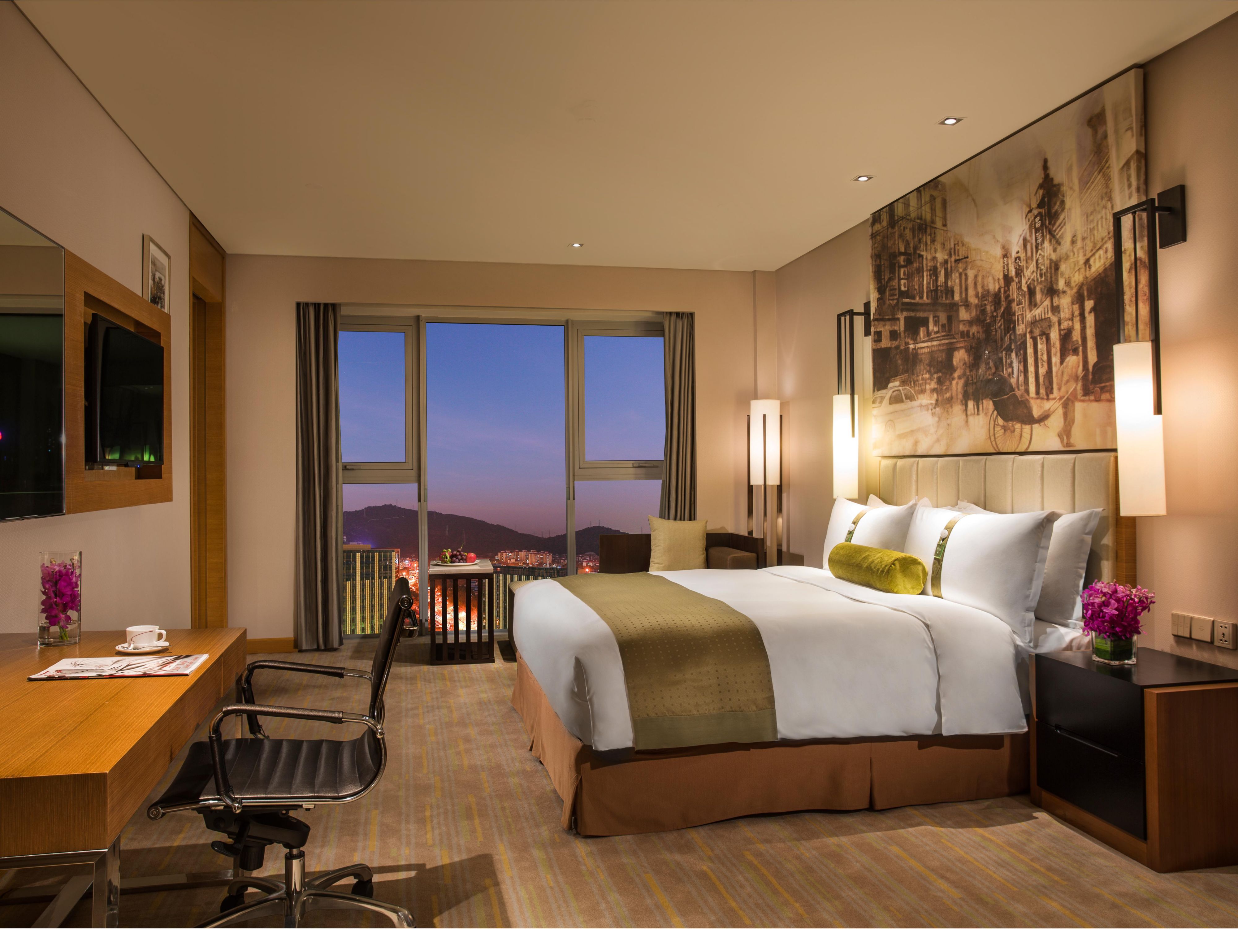 Holiday Inn Hotel Rooms