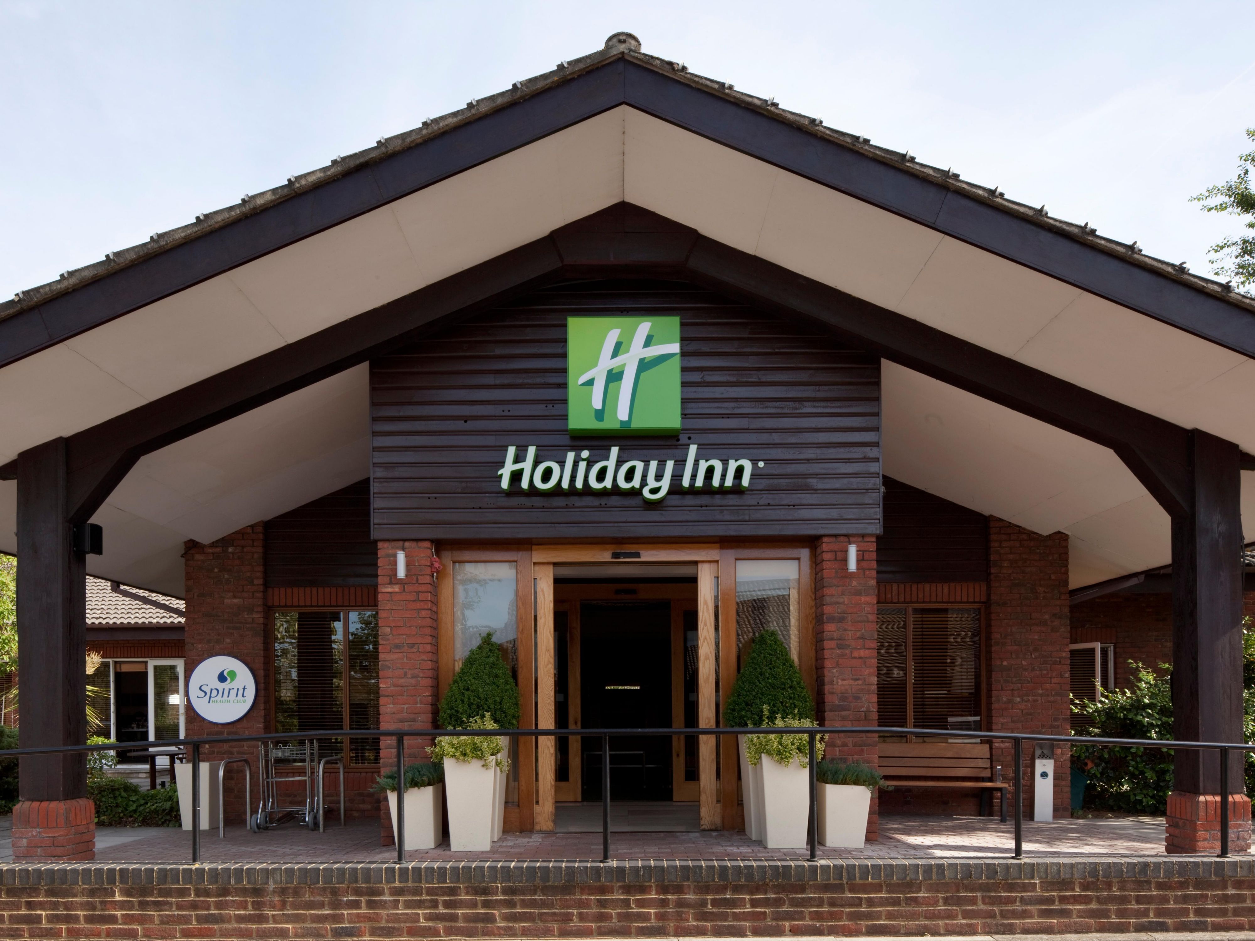 Just click on the link for a chance to visit Holiday Inn Guildford virtually with a fully interactive, virtual tour. Move through the hotel exploring the bar, restaurant, meeting and event spaces, bedrooms and Spirit Health Club.