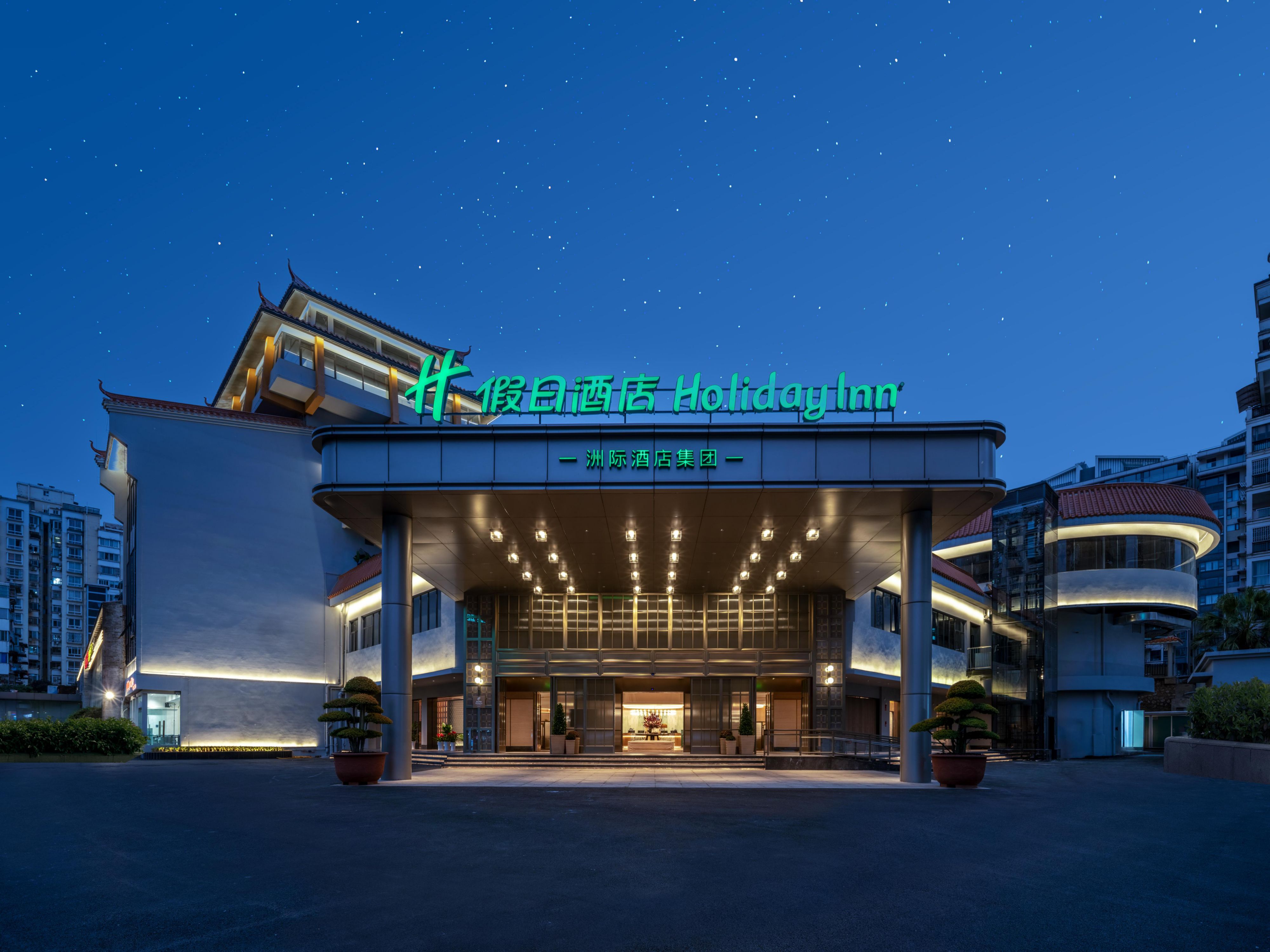 الفندق من الخارج