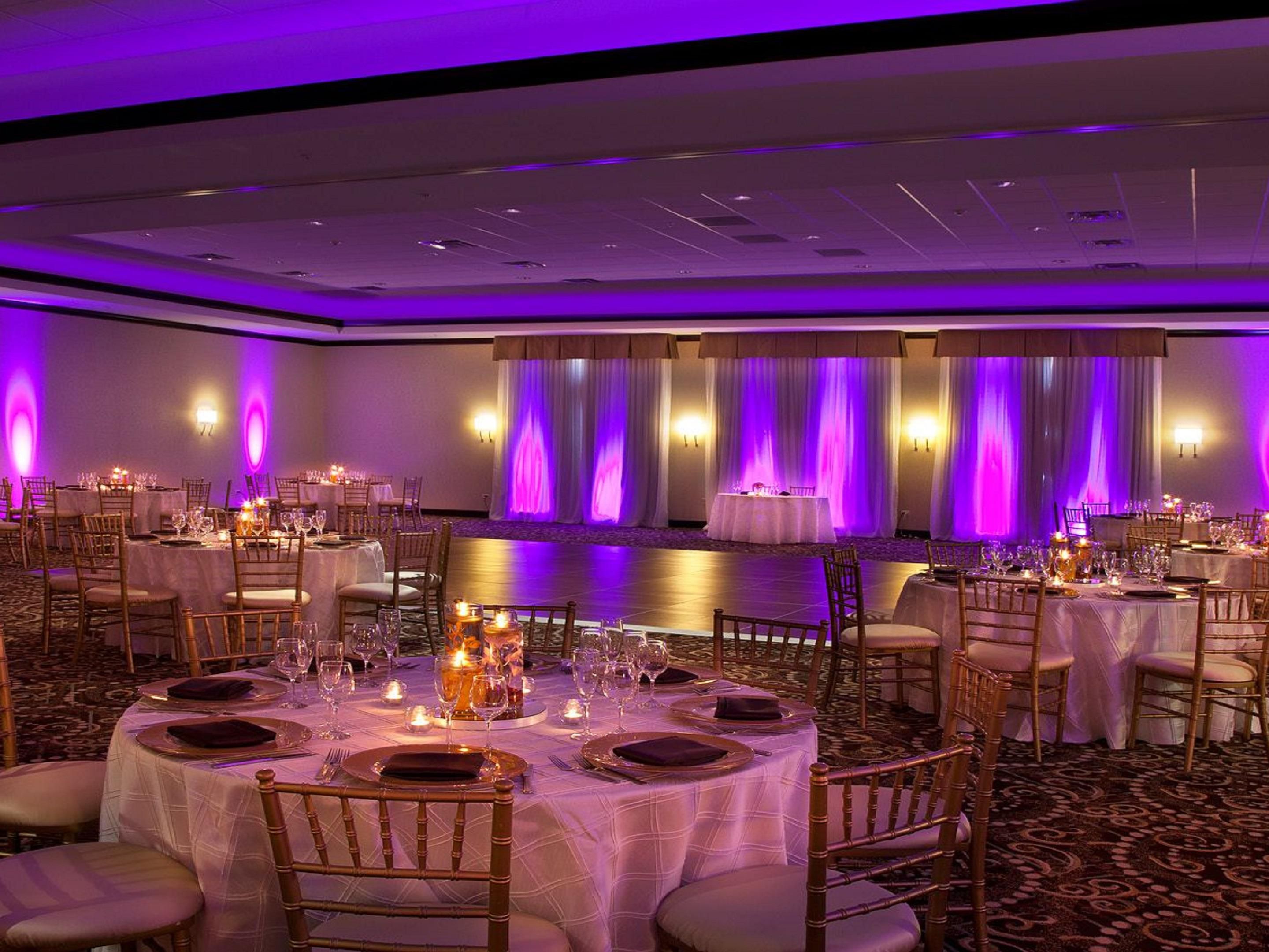 The Holiday Inn hosts many weddings throughout the year. Our ballroom can accommodate up to 800 people. Let us make your day one to remember.