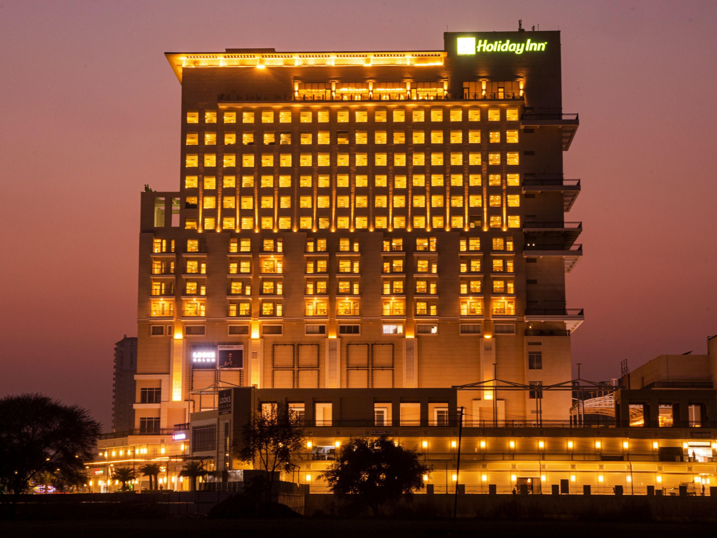 HOLIDAY INN NEW DELHI INTERNATIONAL AIRPORT, AN IHG HOTEL NOVA