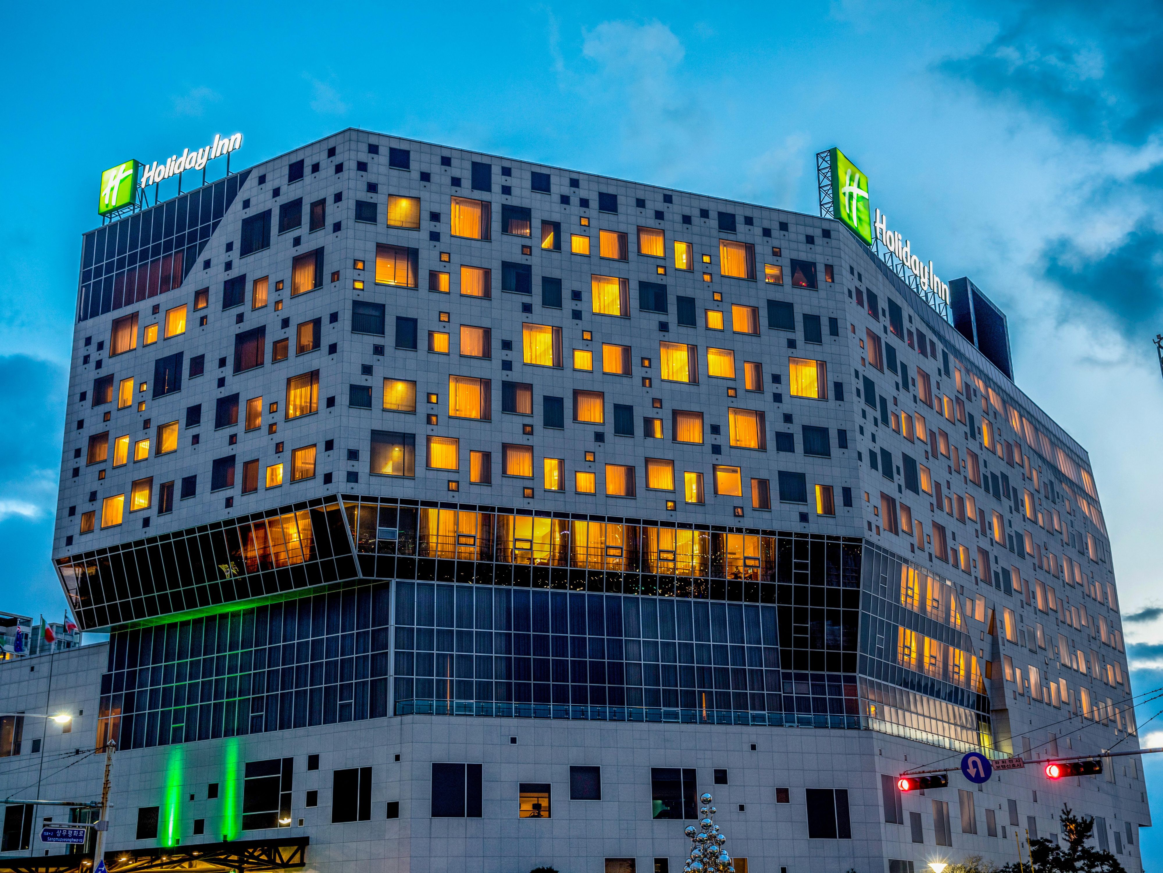 Holiday Inn Gwangju sits in the arts district, 8 mins from Kim Daejung Convention Center Station (Exit 4). Just 15-20 mins to airport/Songjeong Station. Near Mudeungsan Mountain & Art Street – perfect for business & leisure.