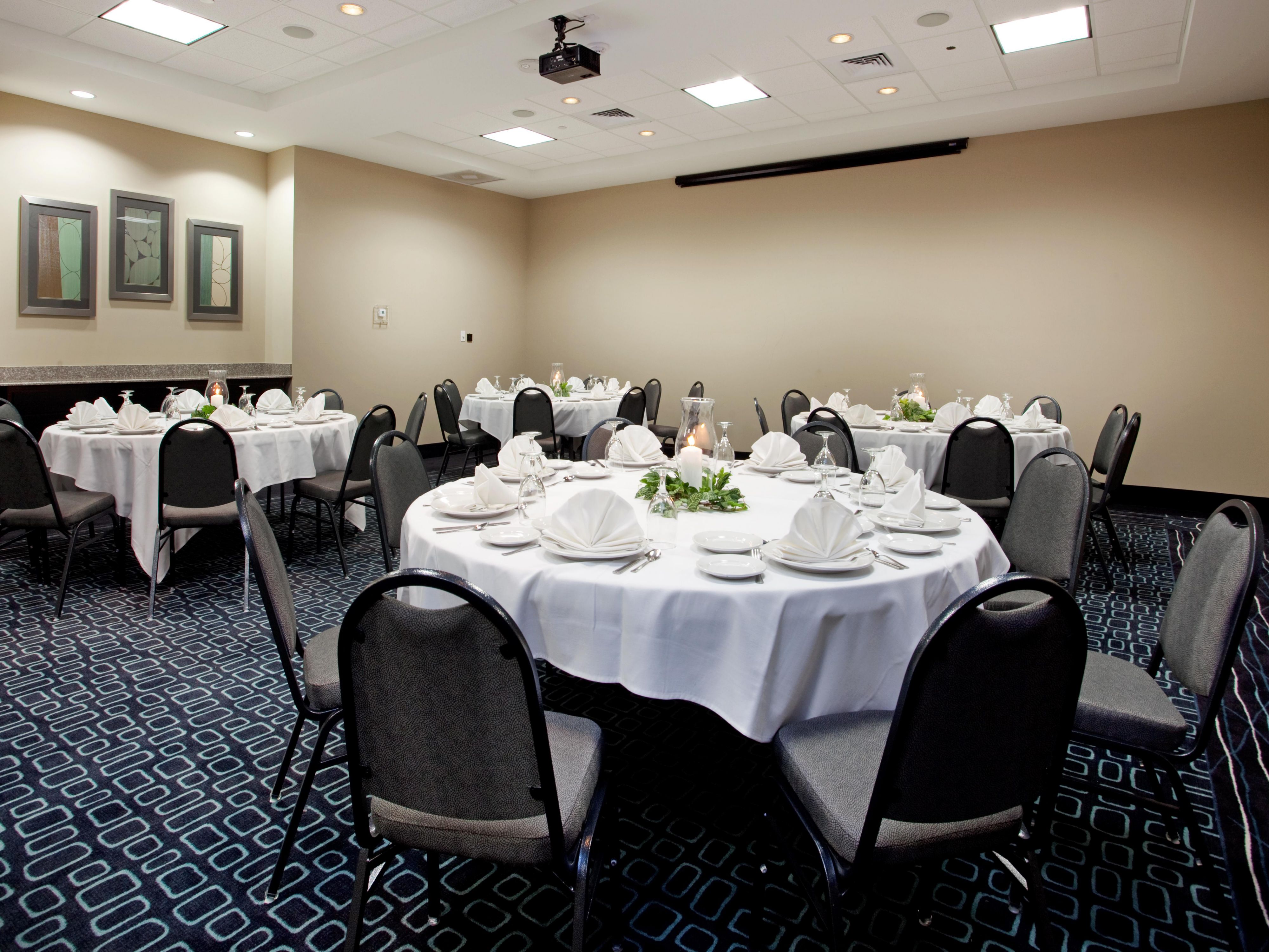 With over 3,000 square feet of flexible space, we can accommodate groups of various sizes. We also offer full catering and audio visual services, so leave all the work to us!