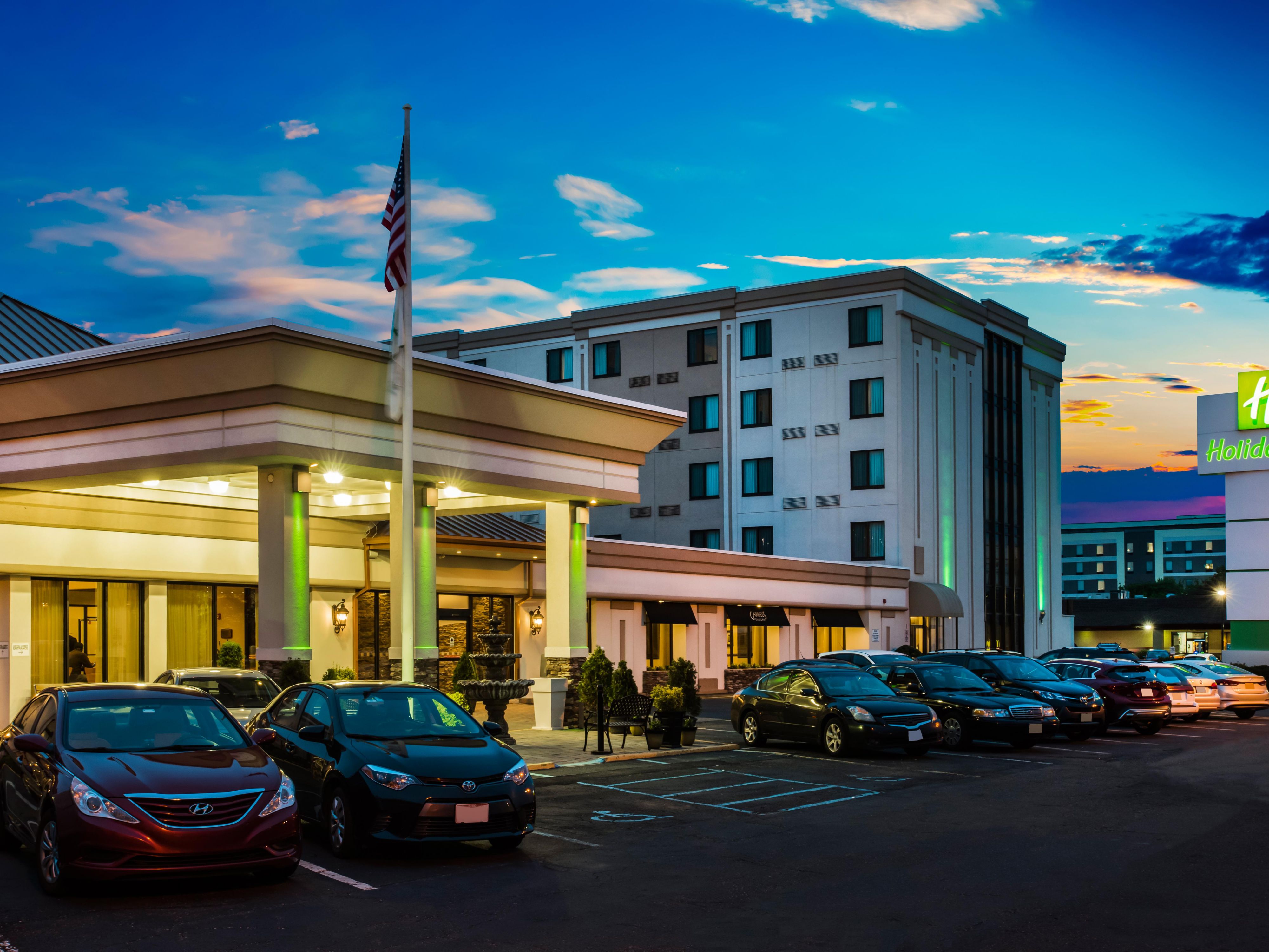 Metlife Stadium Hotels in Hasbrouck Heights | Holiday Inn Hasbrouck Heights-Meadowlands