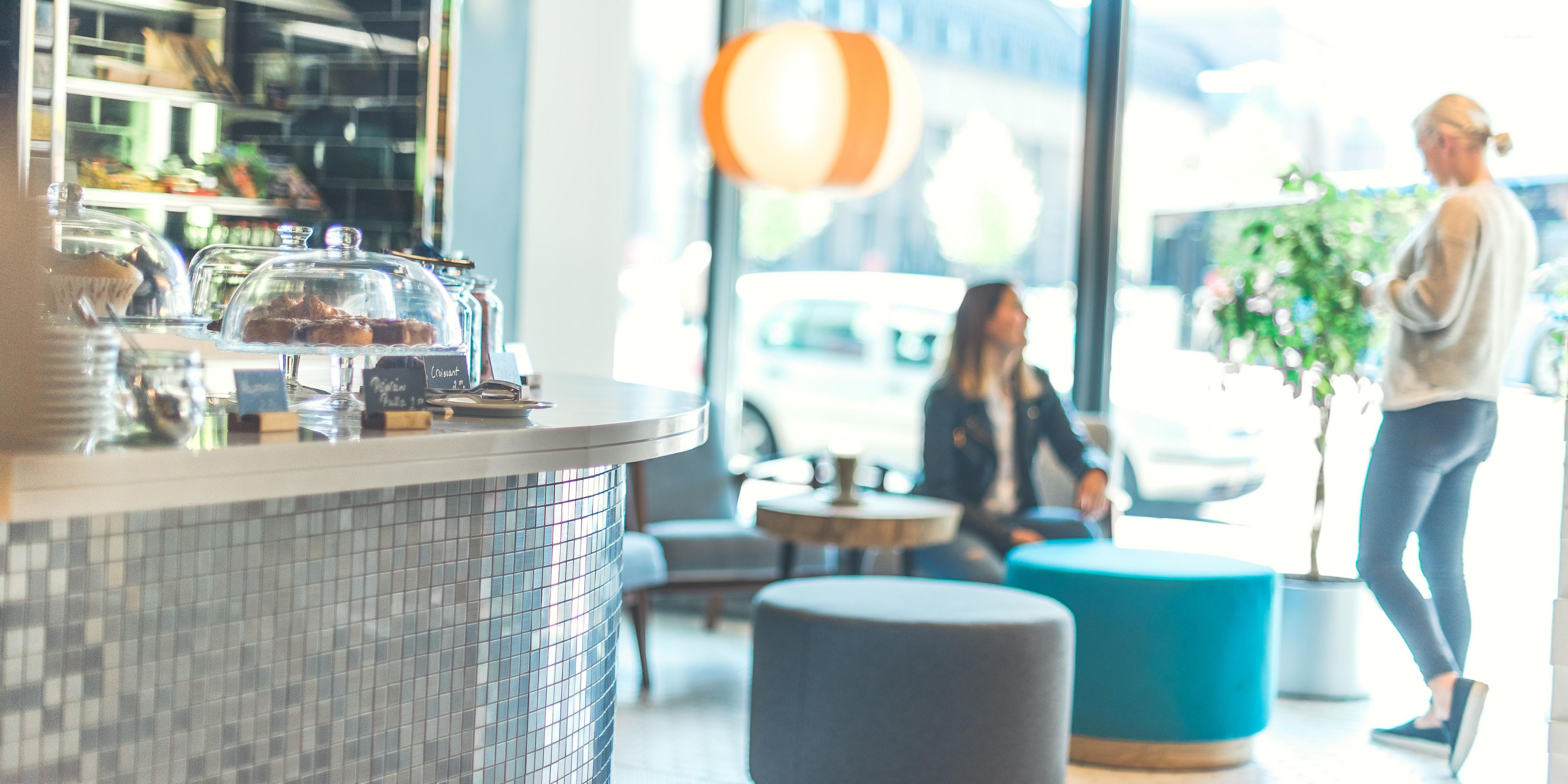 What would you like to have with your coffee, croissant or muffin?
